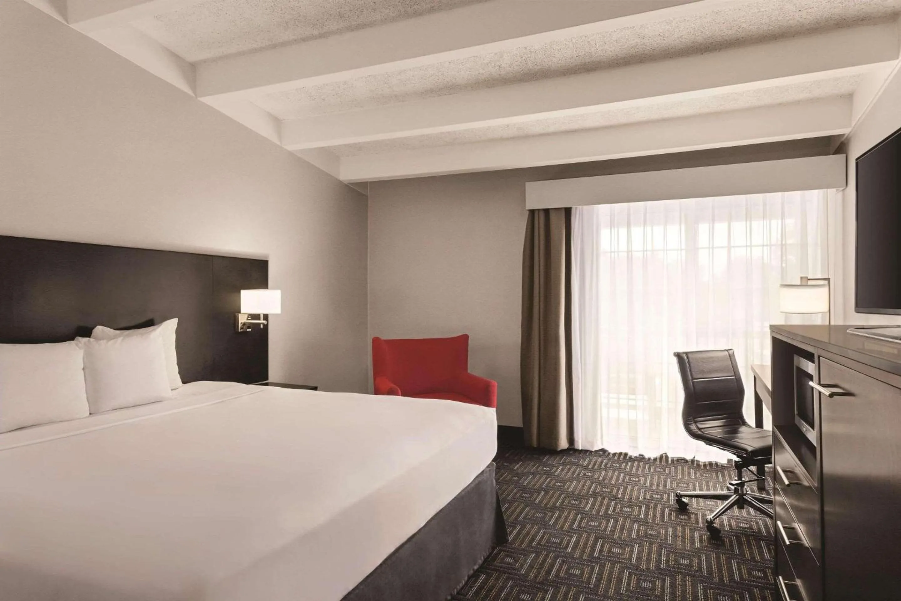 Bedroom, Bed in Country Inn & Suites by Radisson, Woodbury, MN