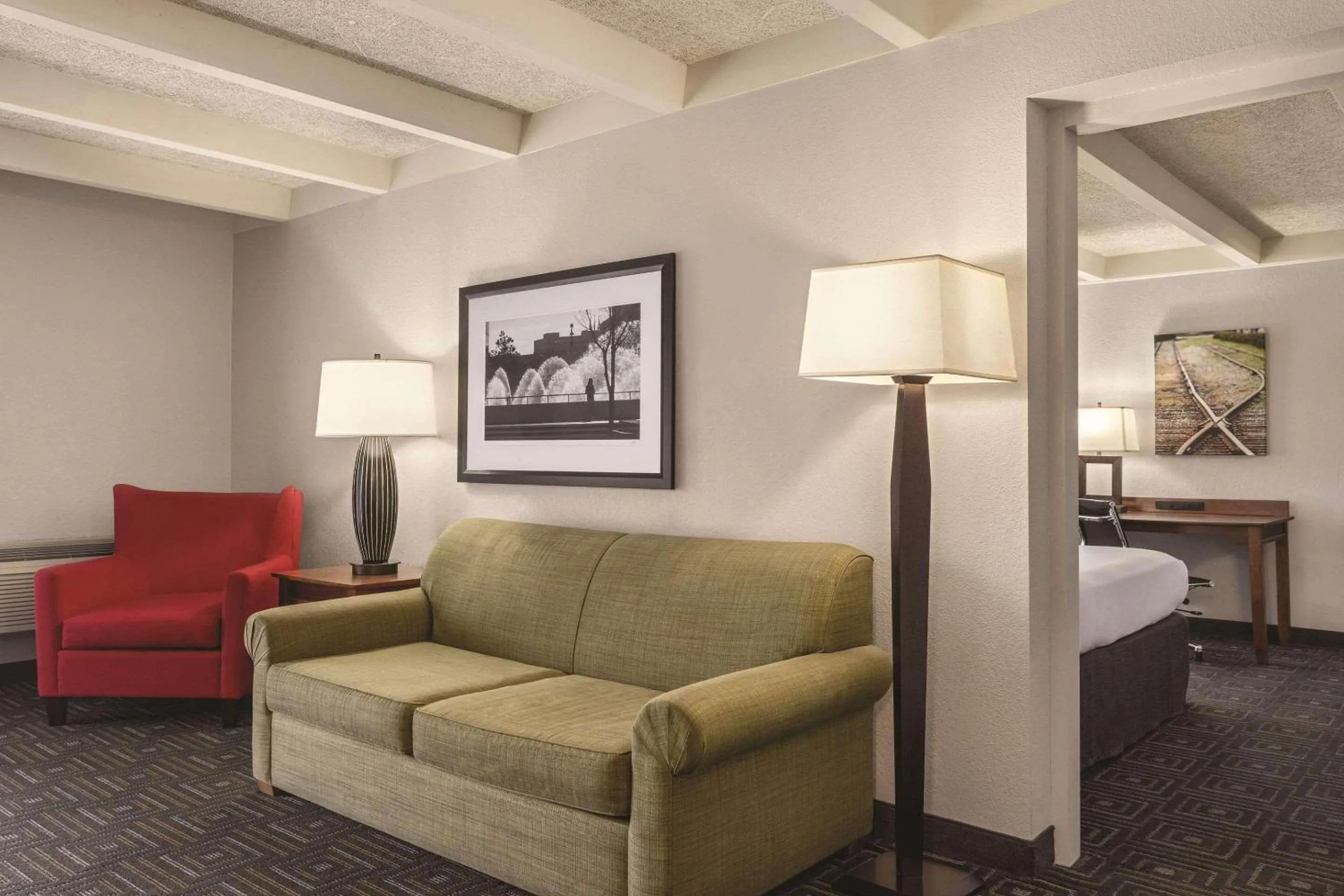 Bedroom, Bed in Country Inn & Suites by Radisson, Woodbury, MN