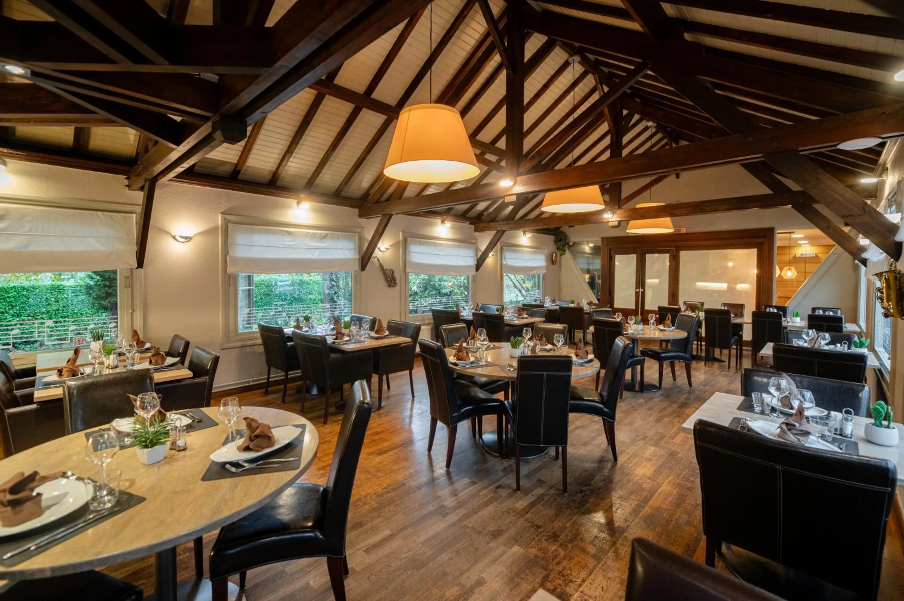 Restaurant/places to eat in Logis Hôtel Des Acacias Lille Neuville en Ferrain, Restaurant l'Acacias Gourmand