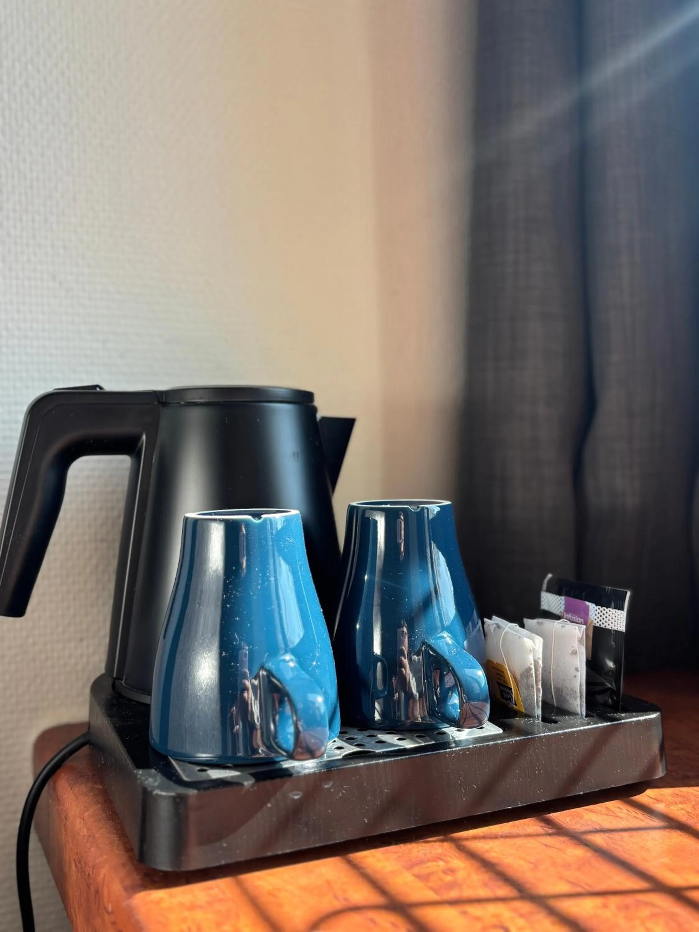 Coffee/tea facilities in Logis Hôtel Des Acacias Lille Neuville en Ferrain, Restaurant l'Acacias Gourmand