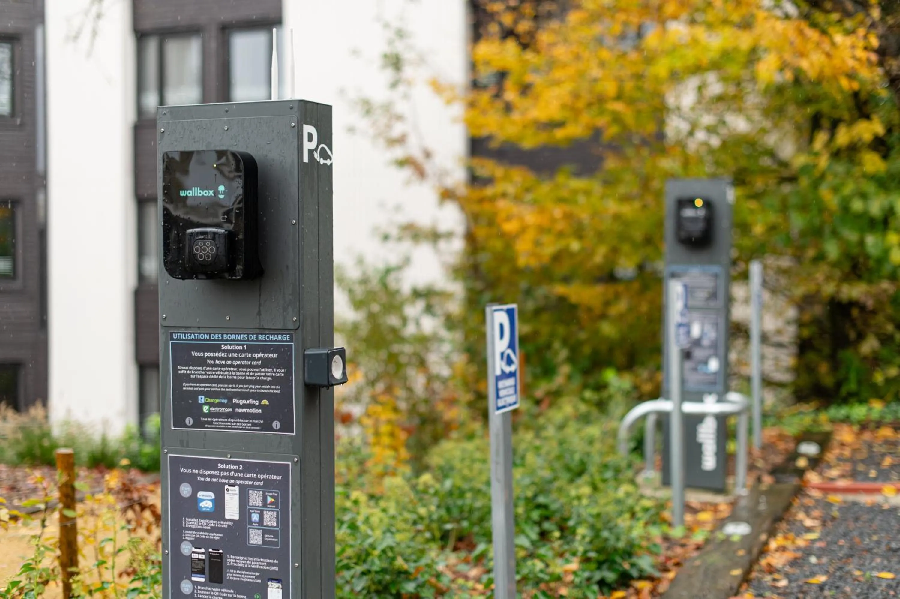 Parking in Logis Hôtel Des Acacias Lille Neuville en Ferrain, Restaurant l'Acacias Gourmand