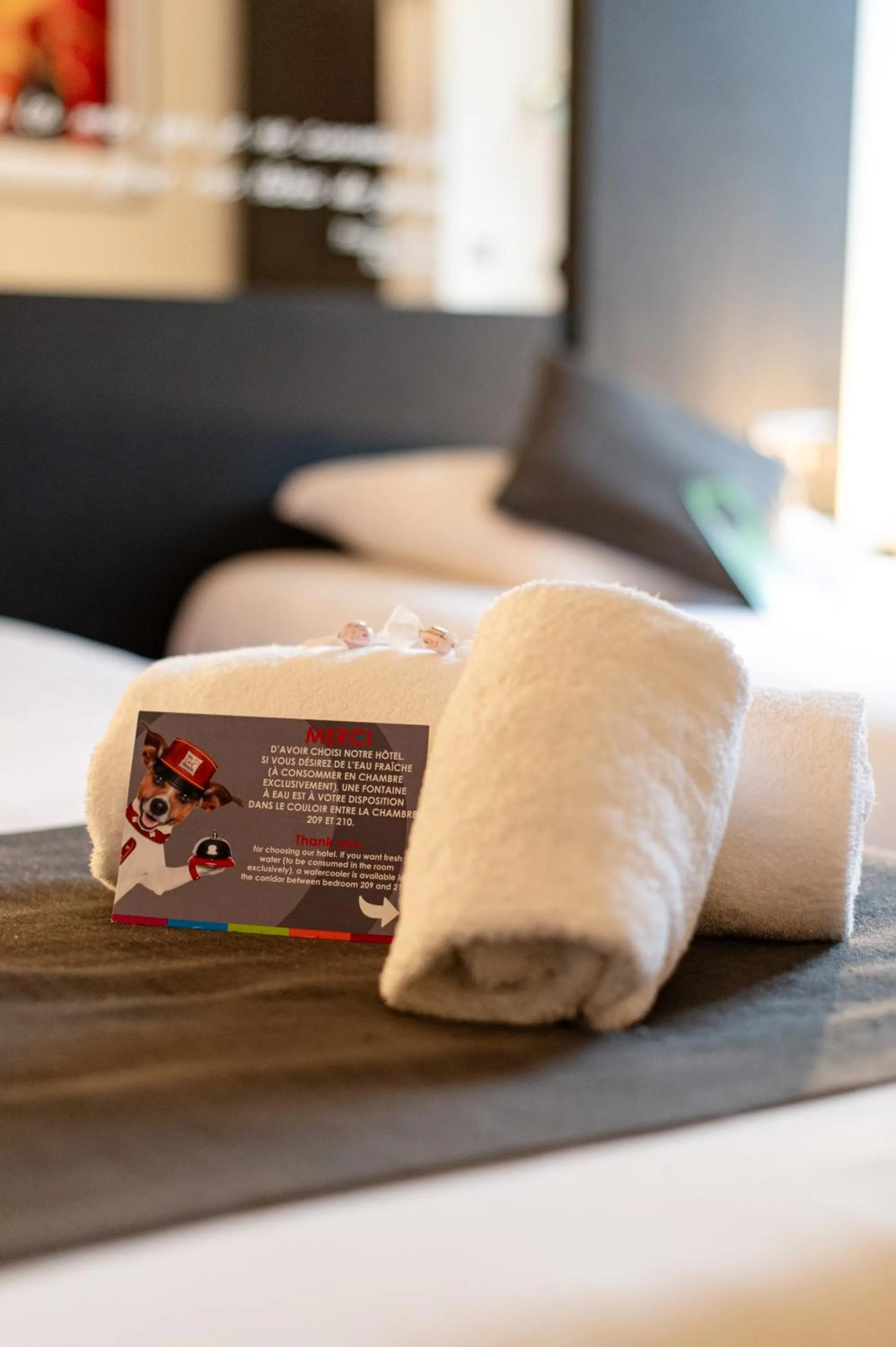 Bedroom, Bed in Logis Hôtel Des Acacias Lille Neuville en Ferrain, Restaurant l'Acacias Gourmand