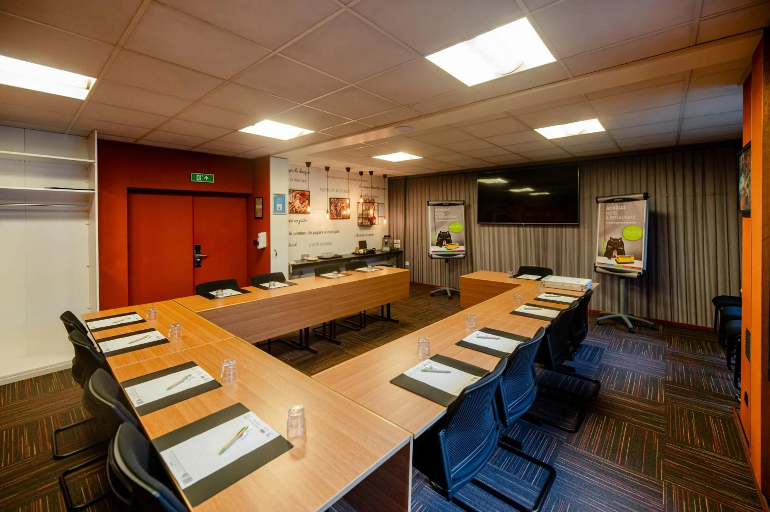 Meeting/conference room in Logis Hôtel Des Acacias Lille Neuville en Ferrain, Restaurant l'Acacias Gourmand