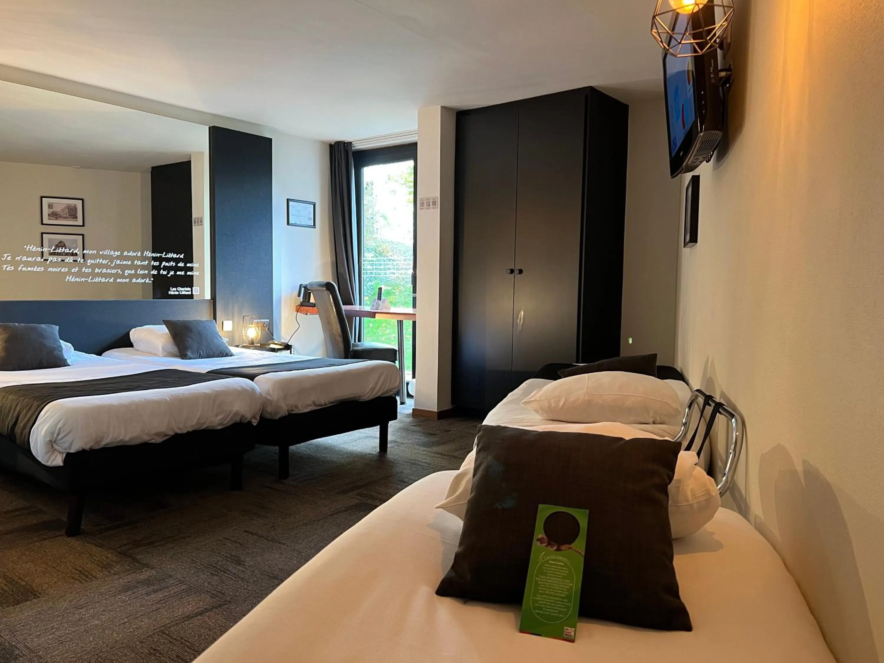 Photo of the whole room, Bed in Logis Hôtel Des Acacias Lille Neuville en Ferrain, Restaurant l'Acacias Gourmand