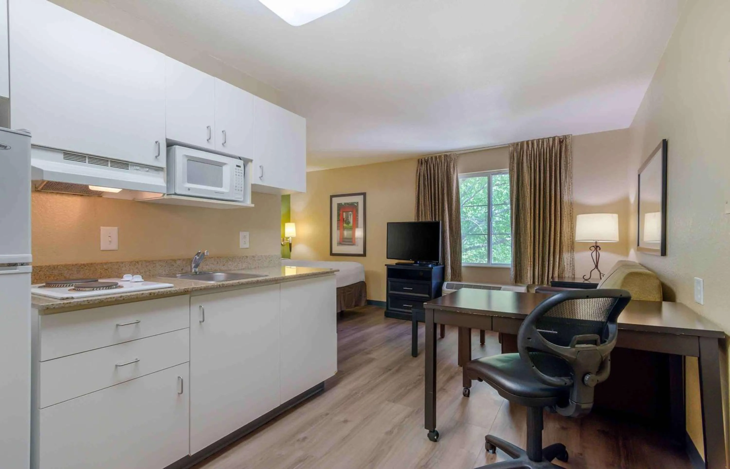 Bedroom in Extended Stay America Select Suites - Atlanta - Perimeter - Peachtree Dunwoody