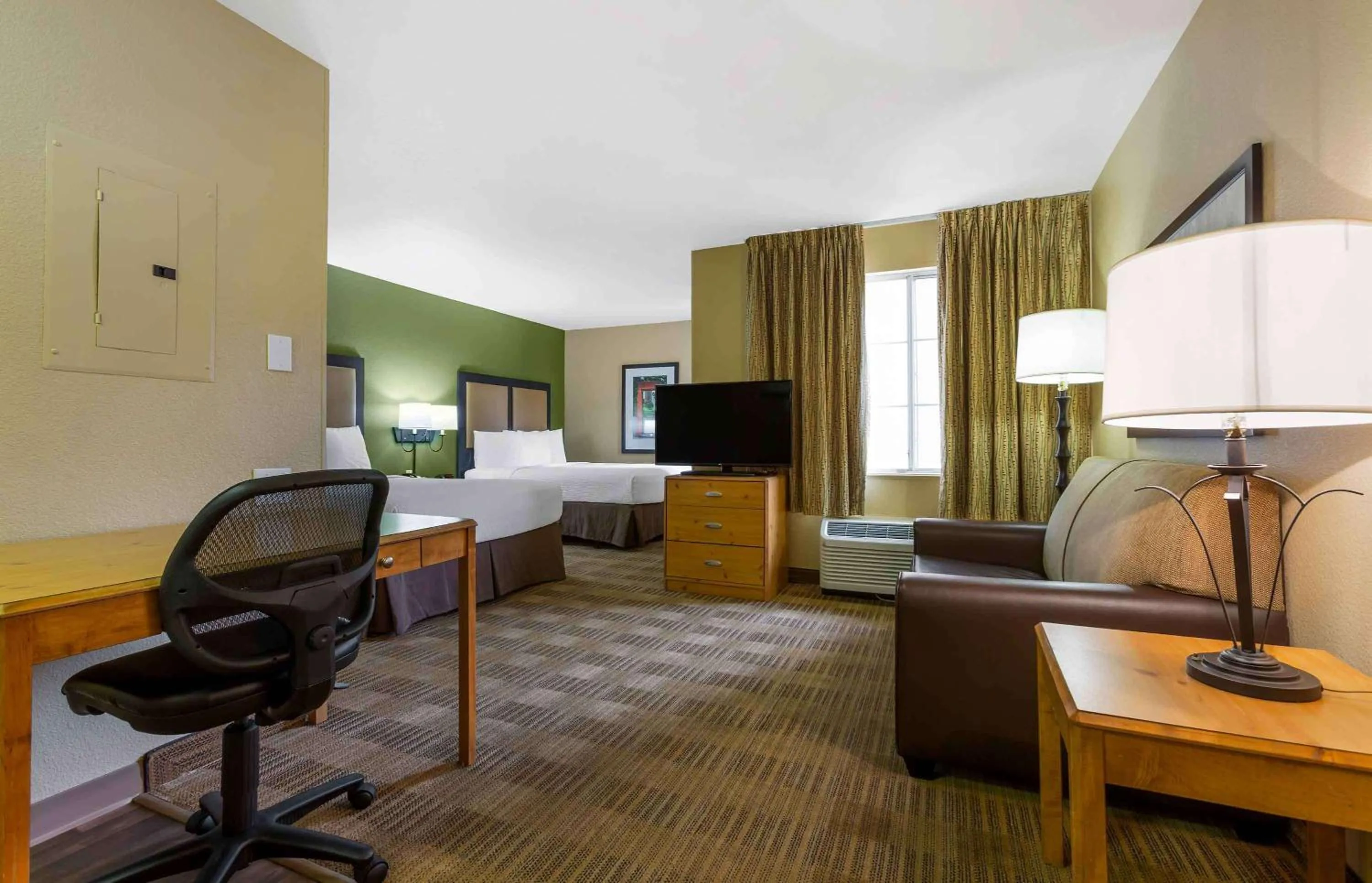 Bedroom, Bed in Extended Stay America Select Suites - Atlanta - Perimeter - Peachtree Dunwoody
