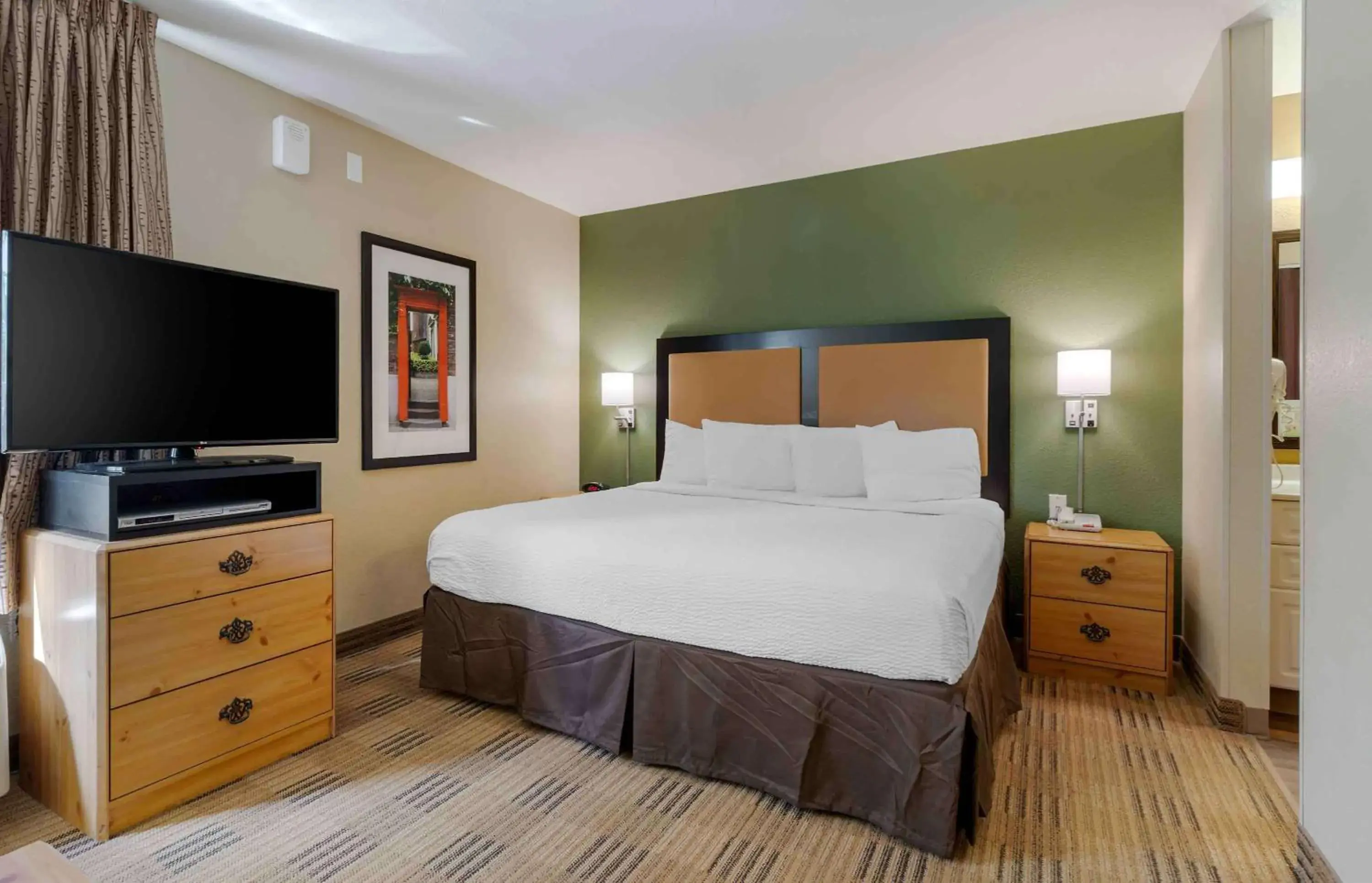 Deluxe Studio with 1 King Bed - Non-Smoking in Extended Stay America Select Suites - Atlanta - Perimeter - Peachtree Dunwoody Deluxe Studio with 1 King Bed - Non-Smoking in Extended Stay America Select Suites - Atlanta - Perimeter - Peachtree Dunwoody