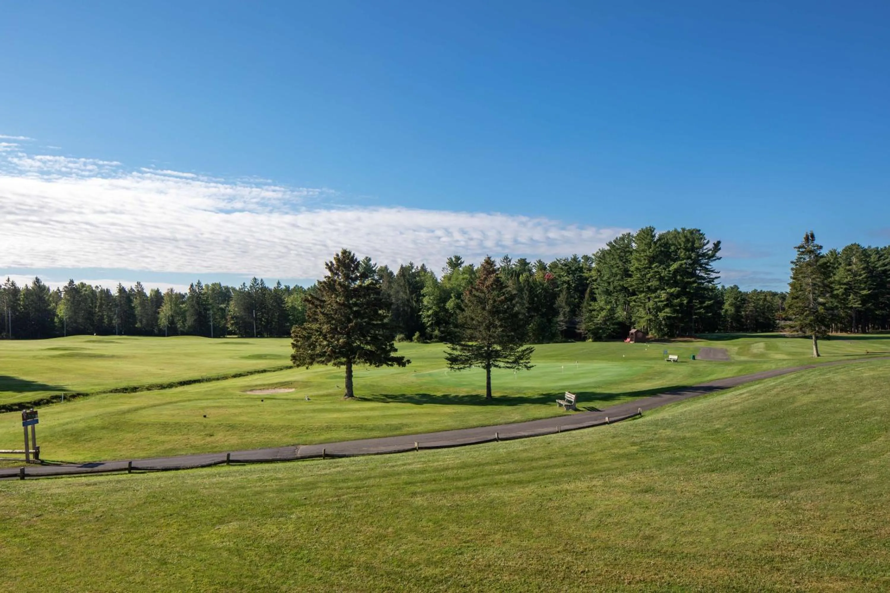 Golfcourse in Best Western University Inn
