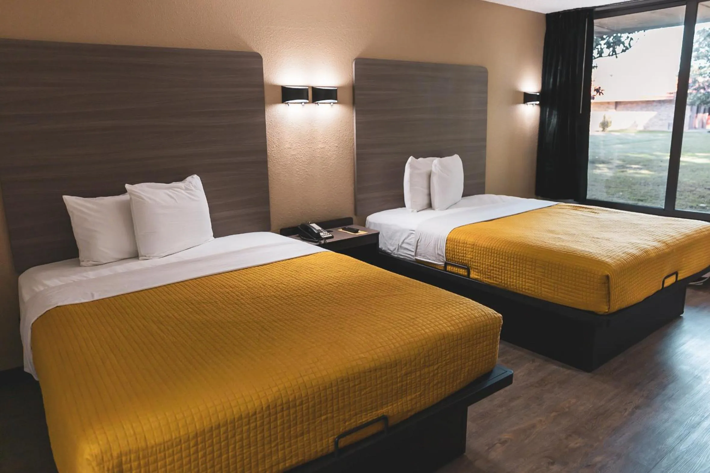 Bed in Express Inn & Suites