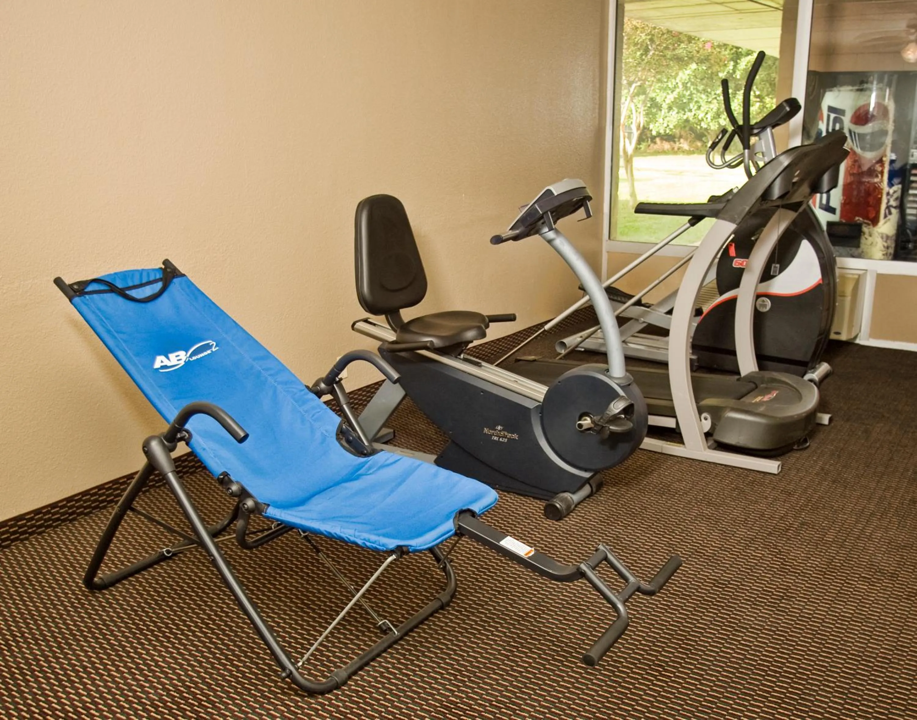 Fitness centre/facilities in Express Inn & Suites