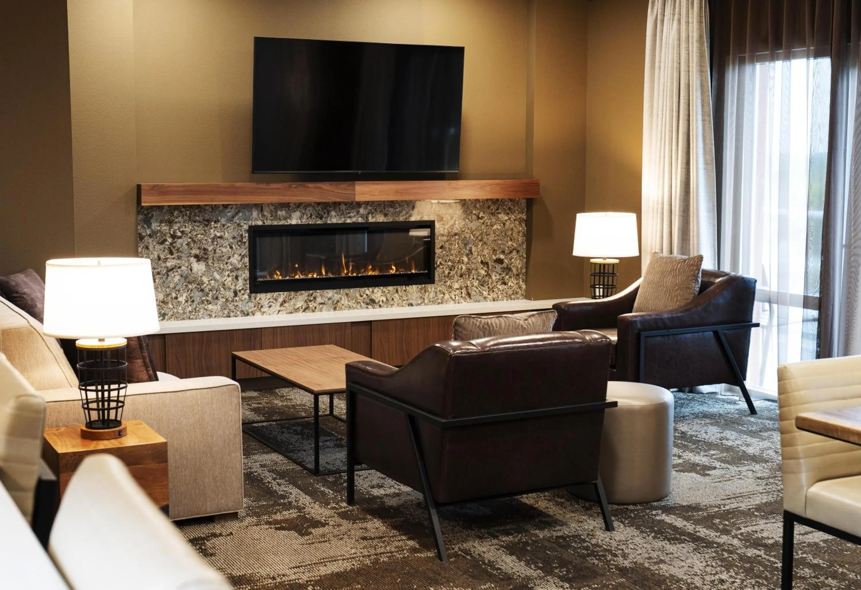 Living room in The Broadway Columbia - a DoubleTree by Hilton Hotel