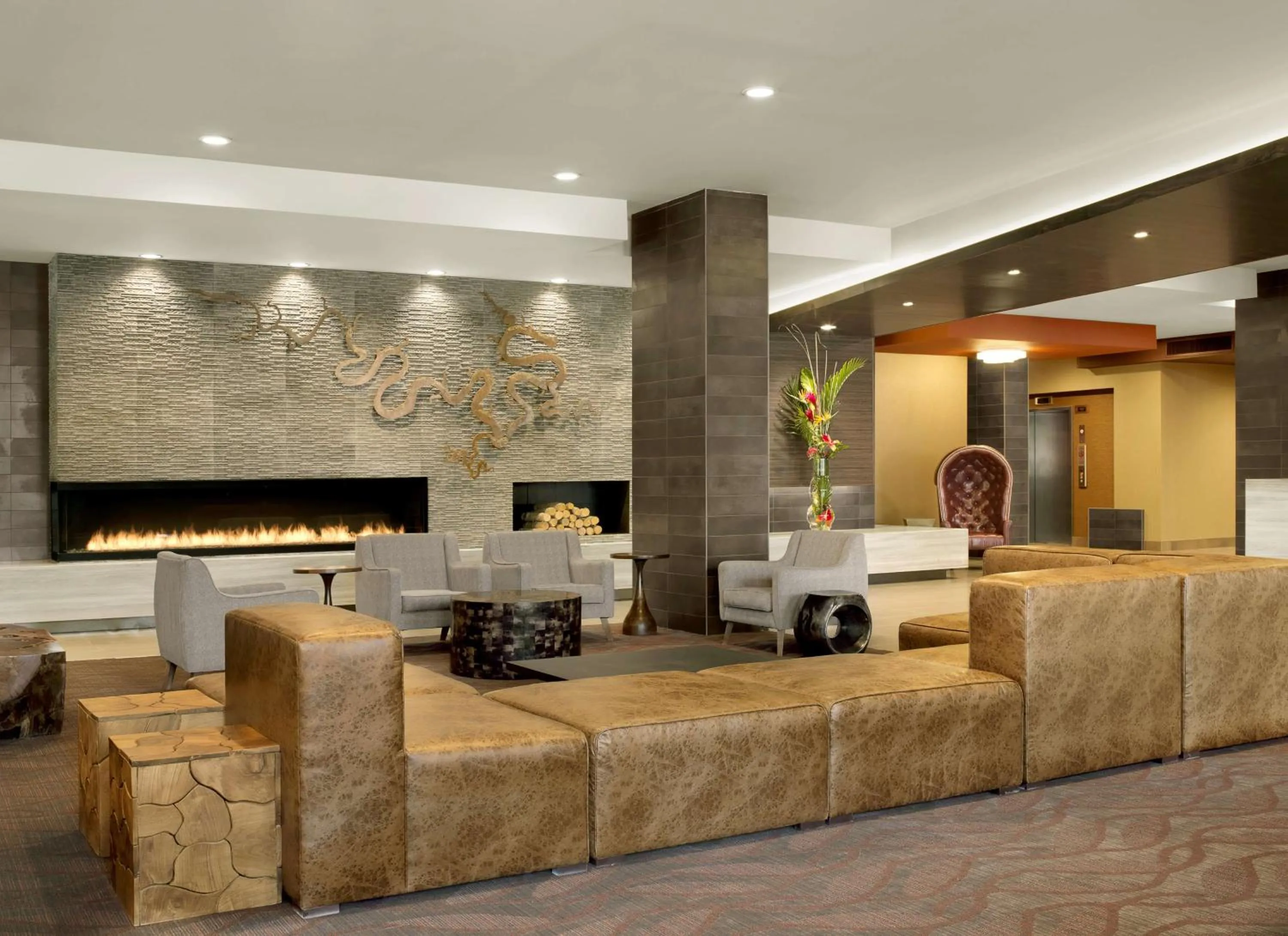 Lobby or reception in The Broadway Columbia - a DoubleTree by Hilton Hotel
