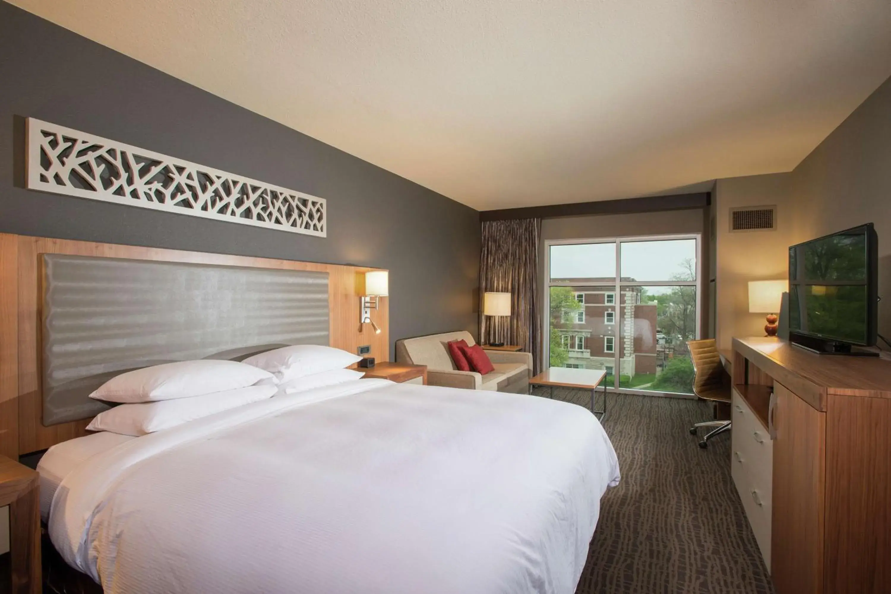 King Room with Sofa Bed and City View in The Broadway Columbia - a DoubleTree by Hilton Hotel King Room with Sofa Bed and City View in The Broadway Columbia - a DoubleTree by Hilton Hotel