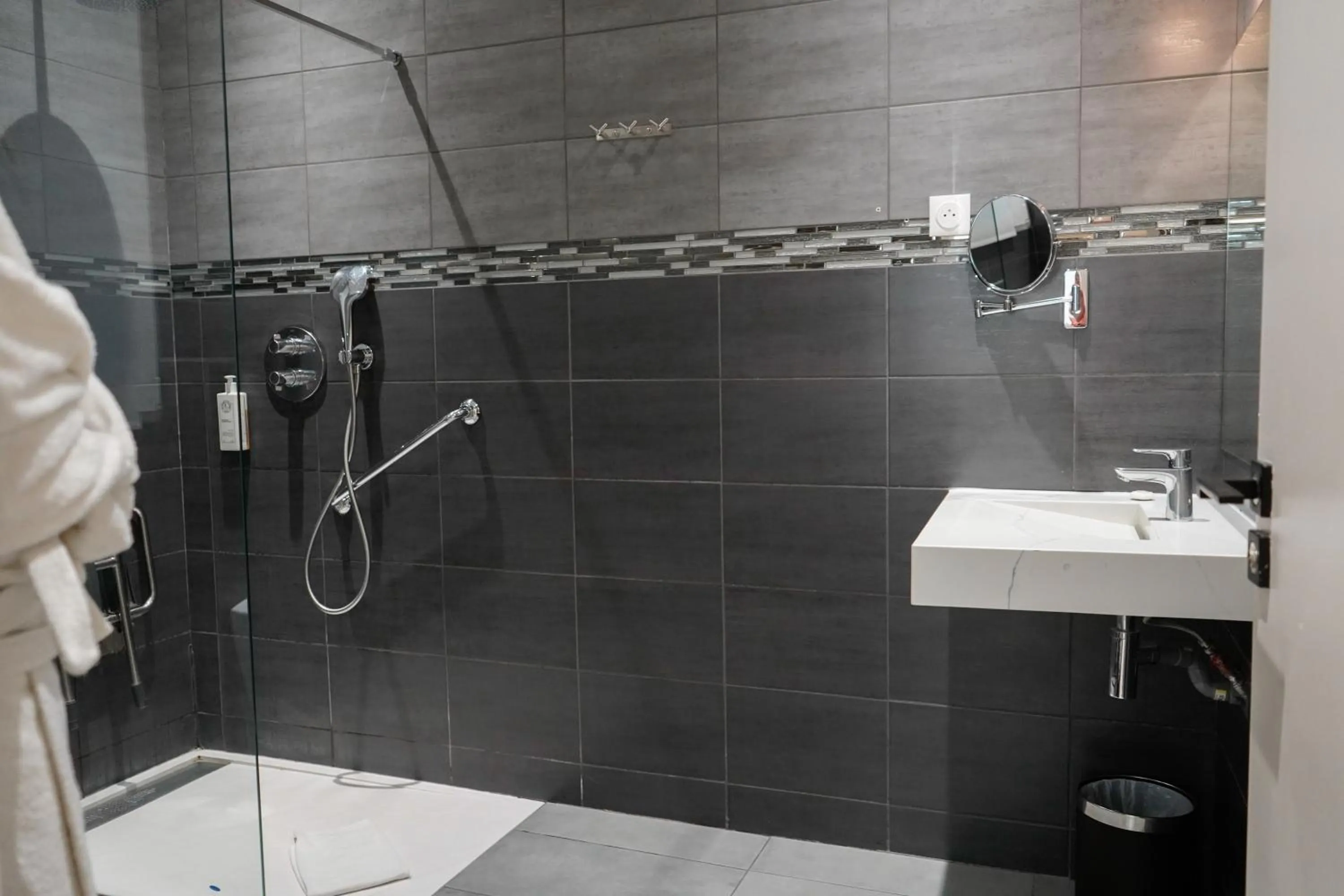 Bathroom in Joli Môme