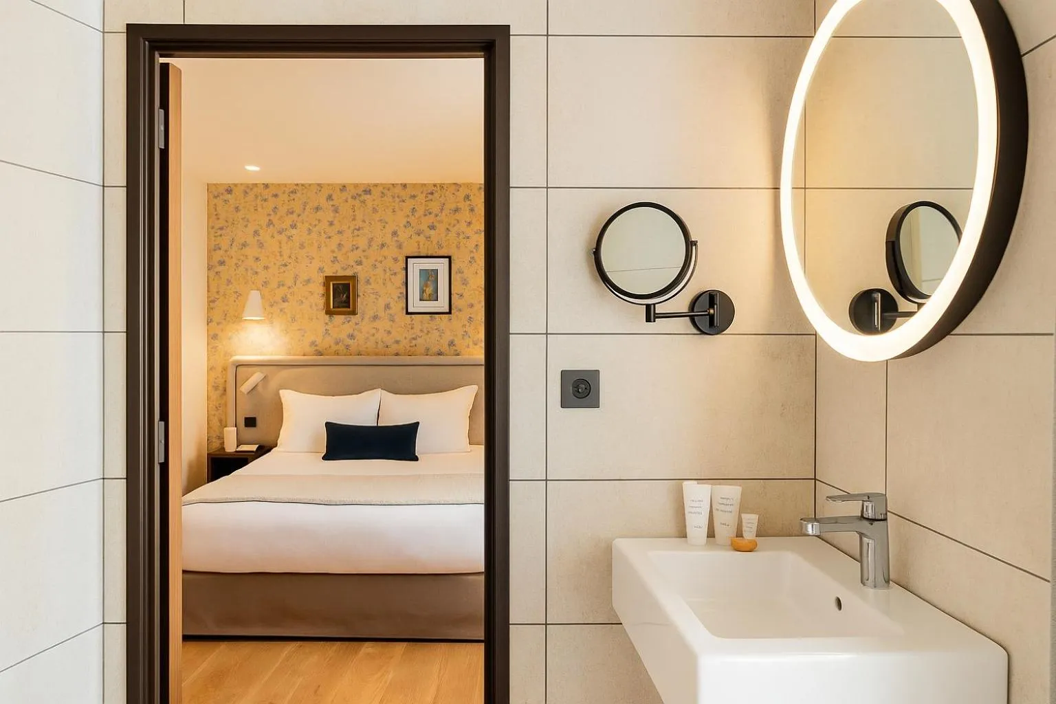 Bed in Hotel B Square