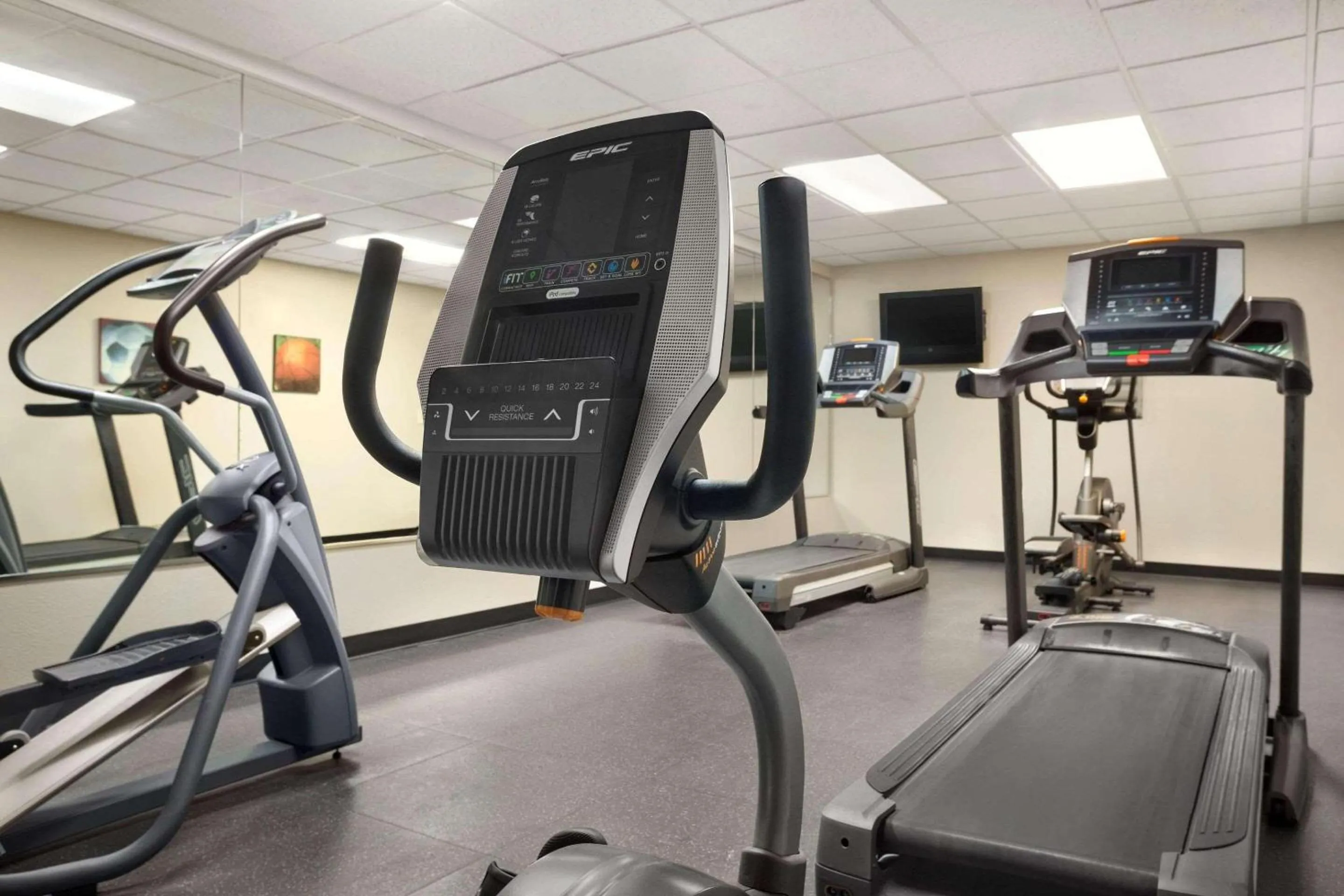 Fitness centre/facilities in Country Inn & Suites by Radisson, Charlotte University Place, NC