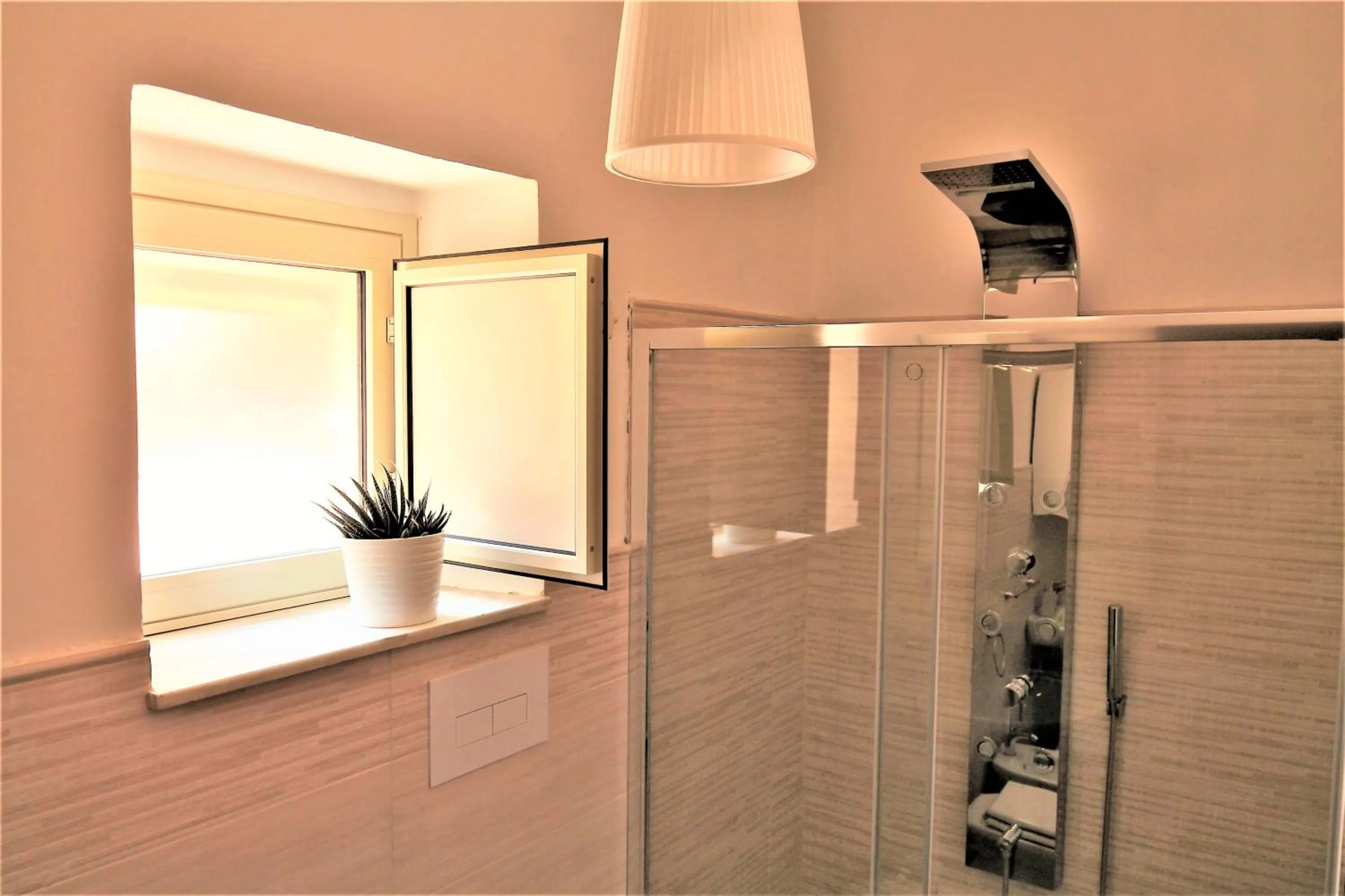 Shower in B&B Torre Castellina