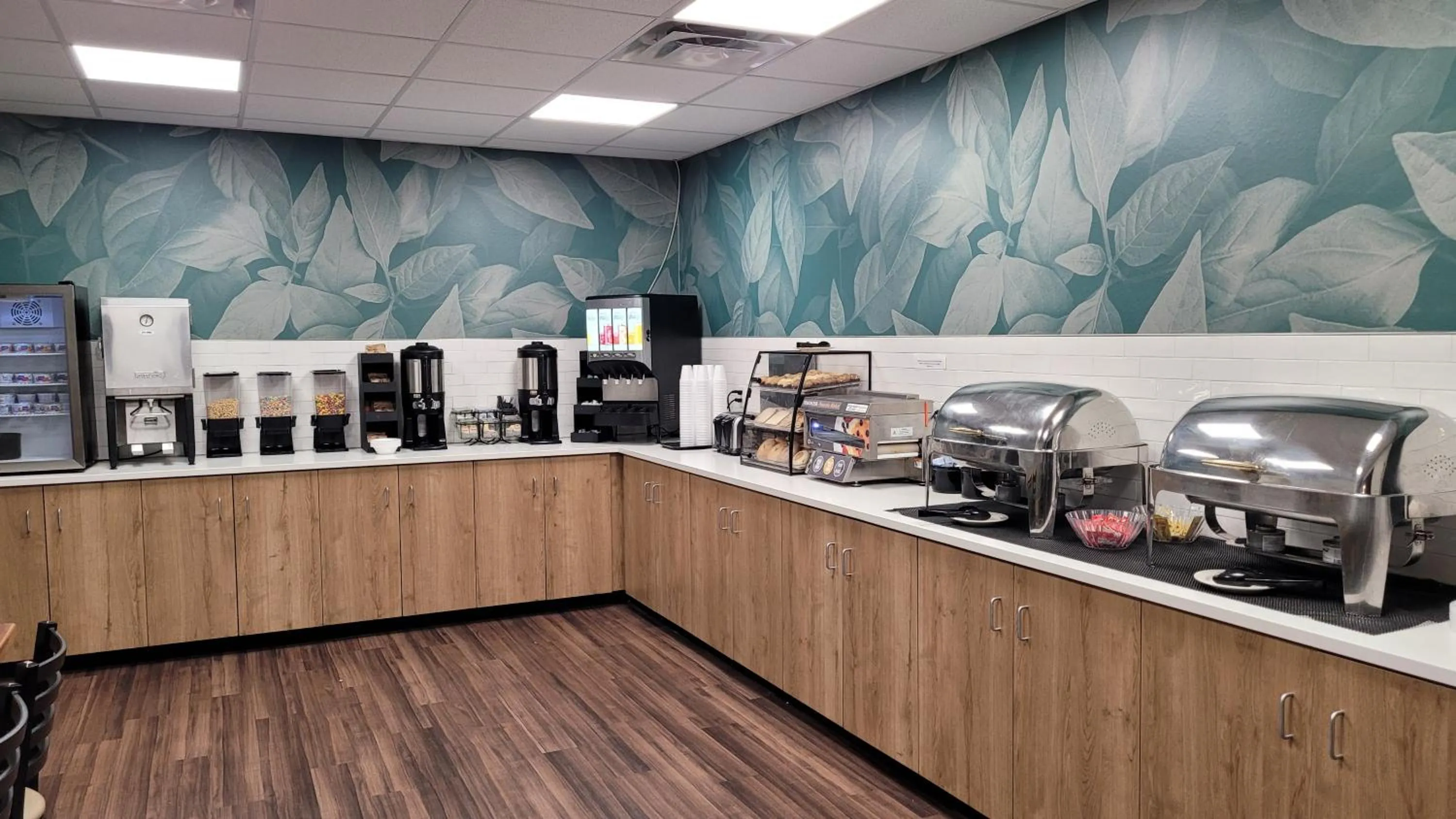 Breakfast in EverSpring Inn and Suites