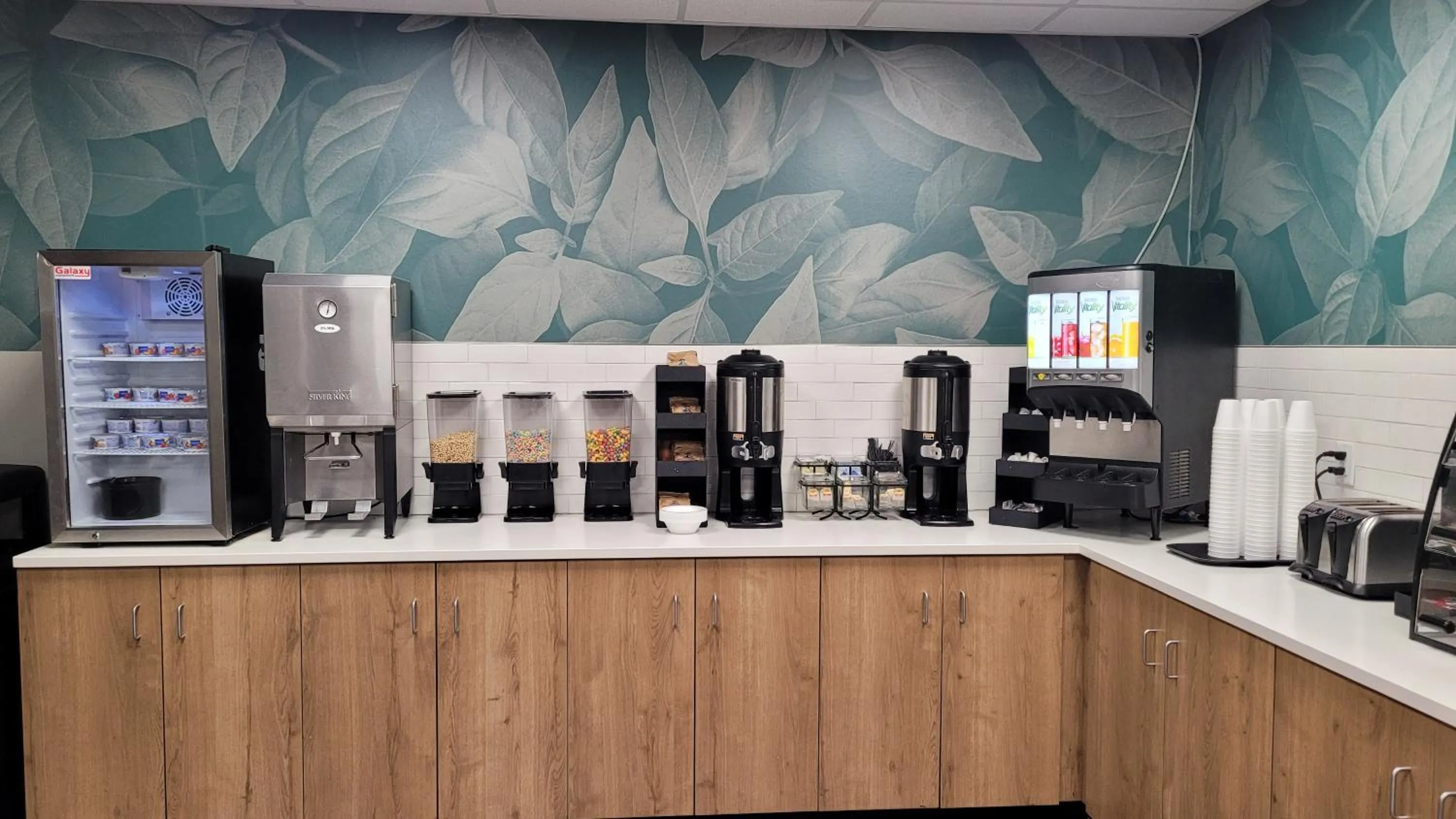 Breakfast in EverSpring Inn and Suites