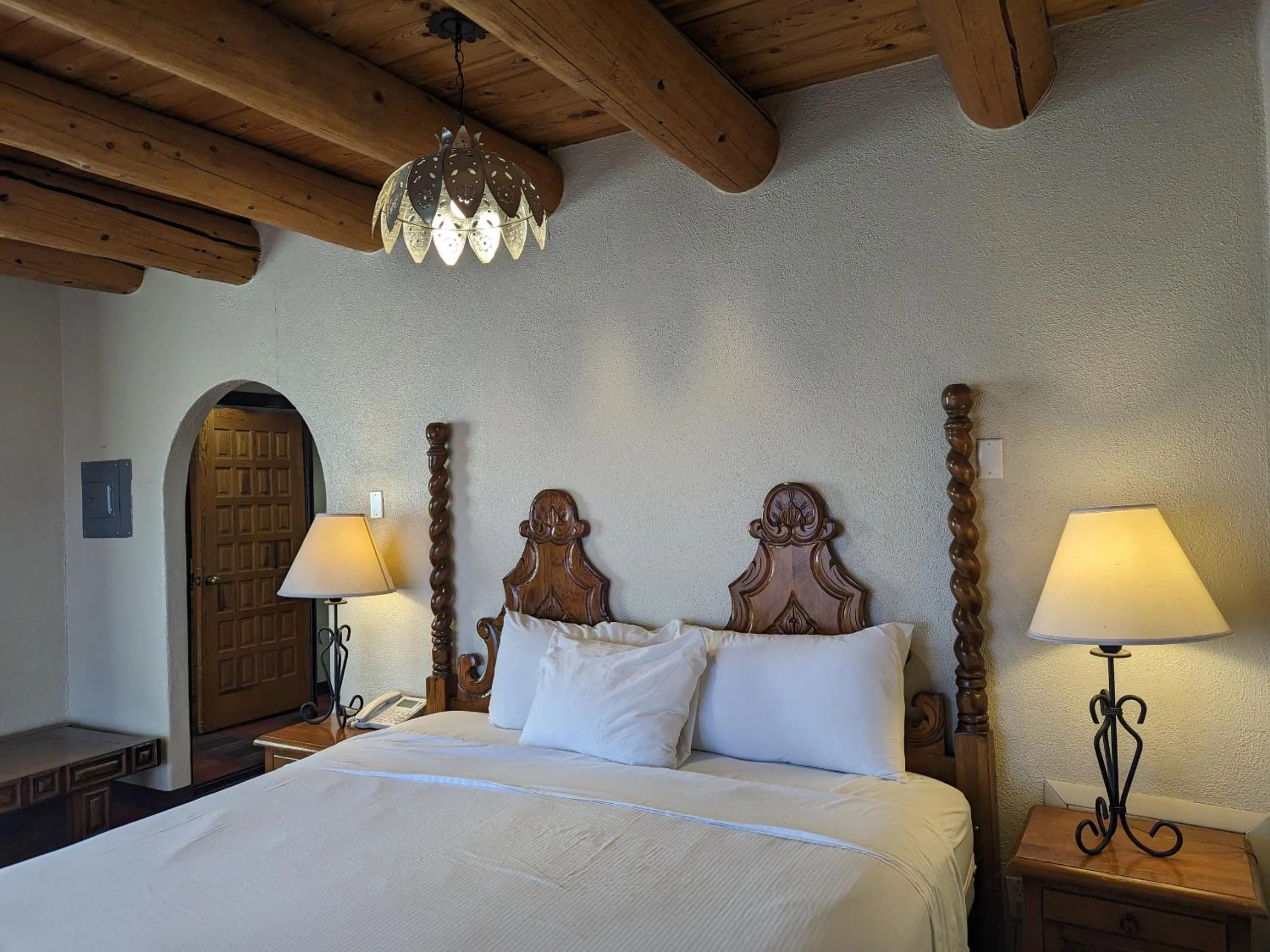 Bed in Sagebrush Inn & Suites