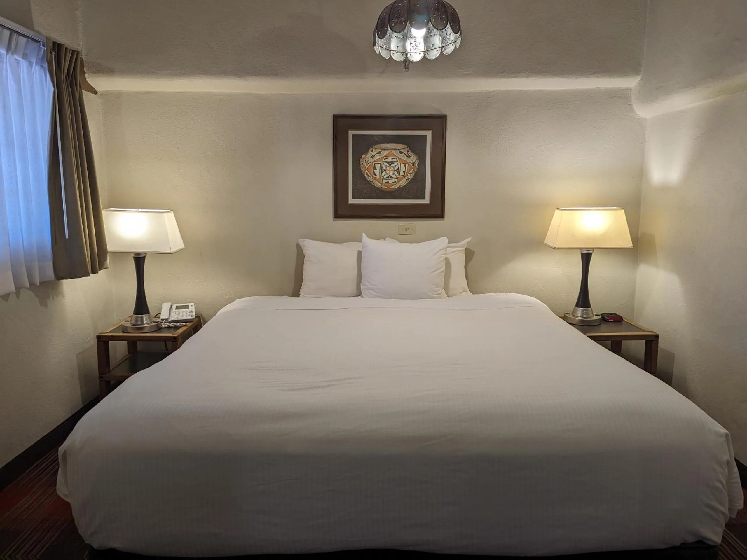 Bed in Sagebrush Inn & Suites