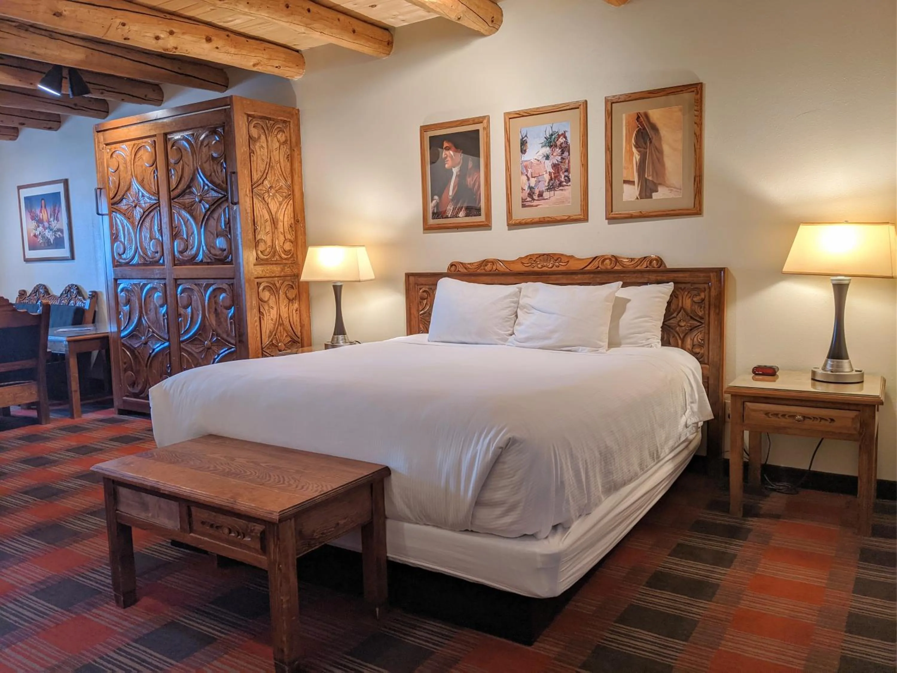 Bed in Sagebrush Inn & Suites