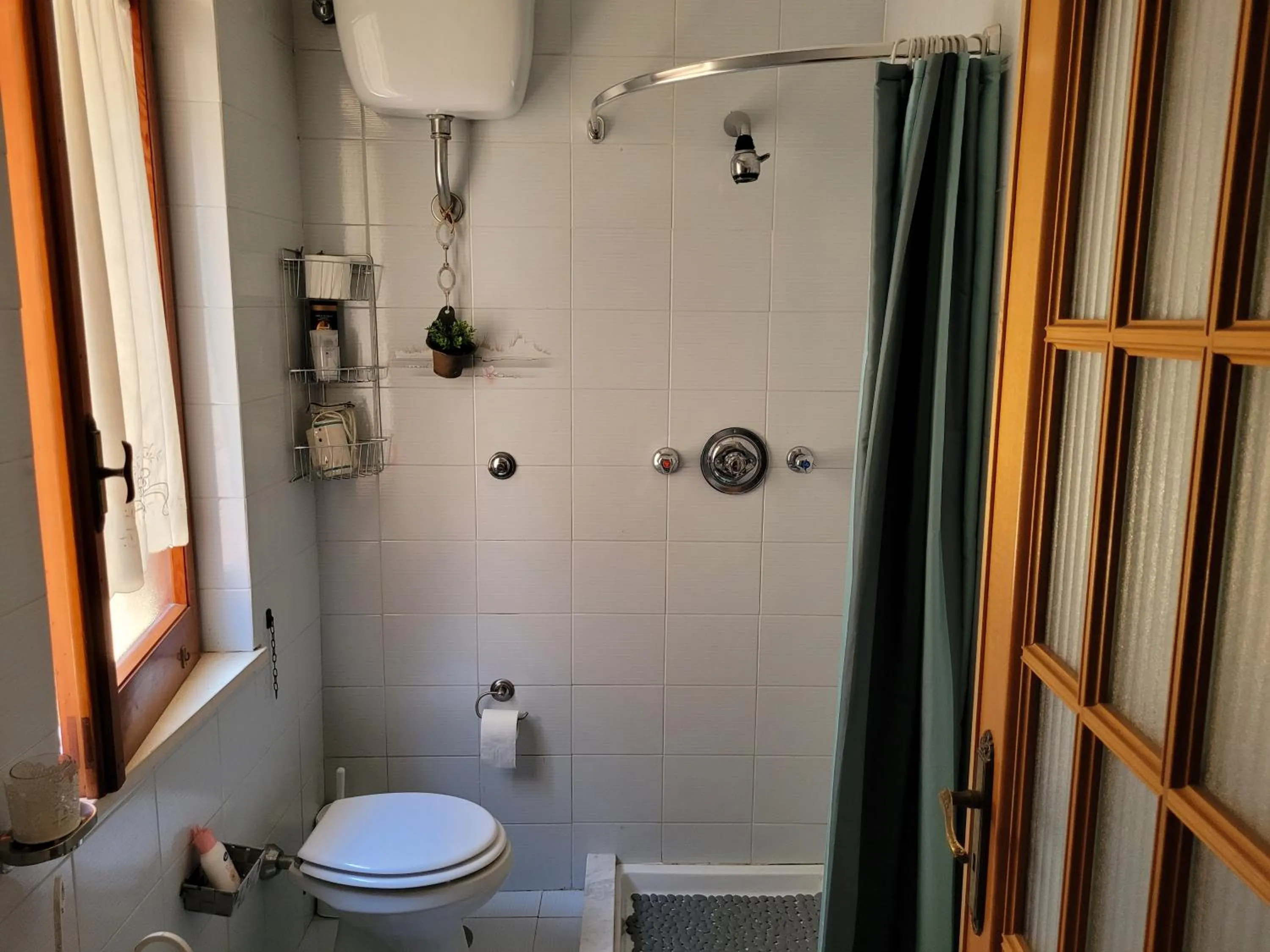 Shower in MONTEMAGNO