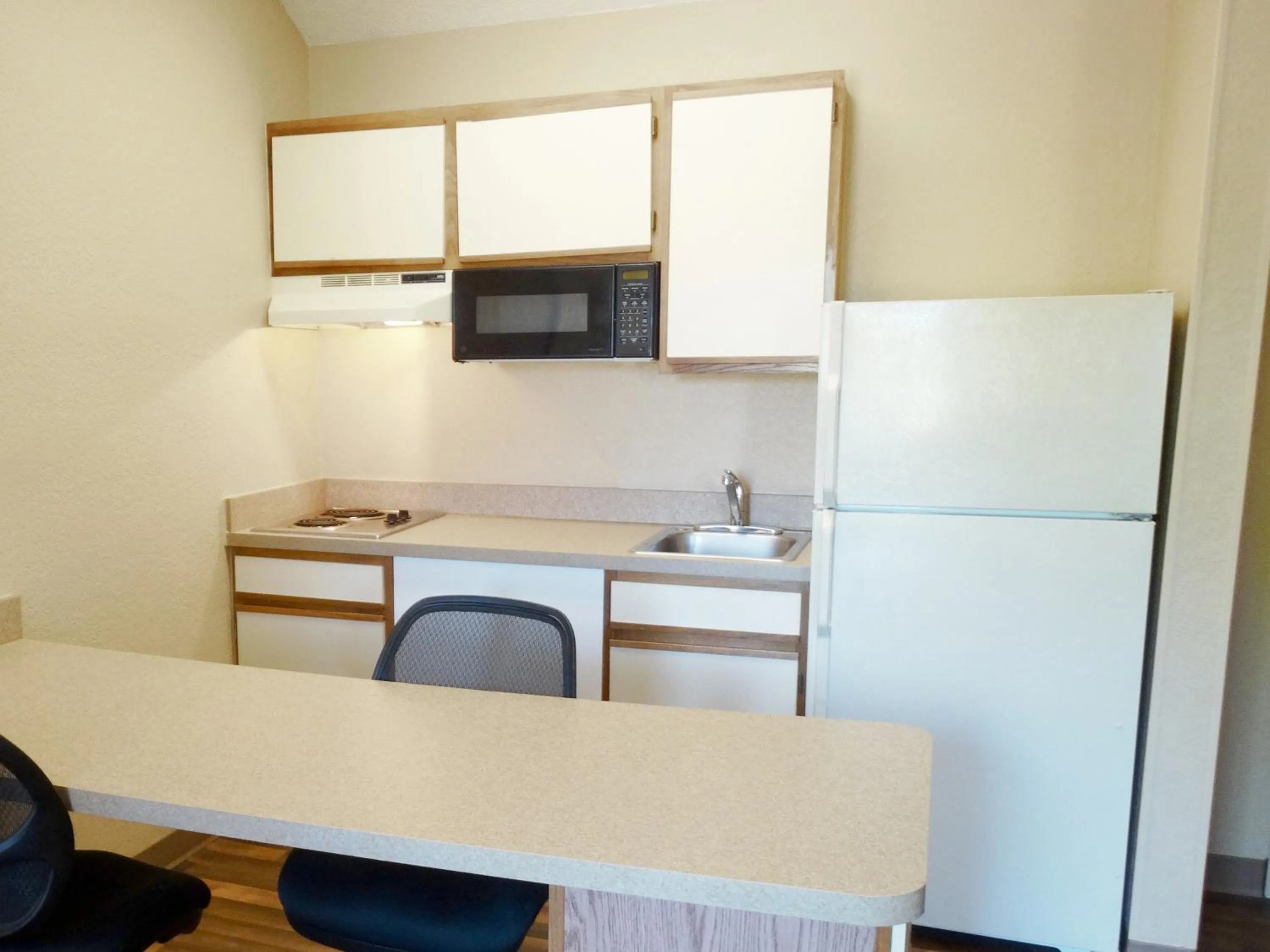Kitchen or kitchenette in Extended Stay America Suites - Louisville - Alliant Avenue