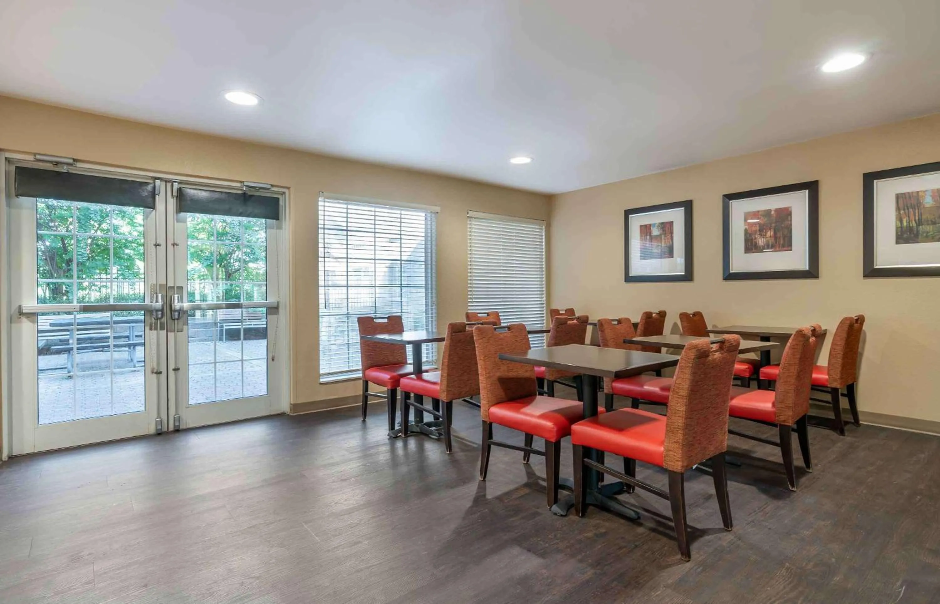 Restaurant/places to eat in Extended Stay America Suites - Louisville - Alliant Avenue