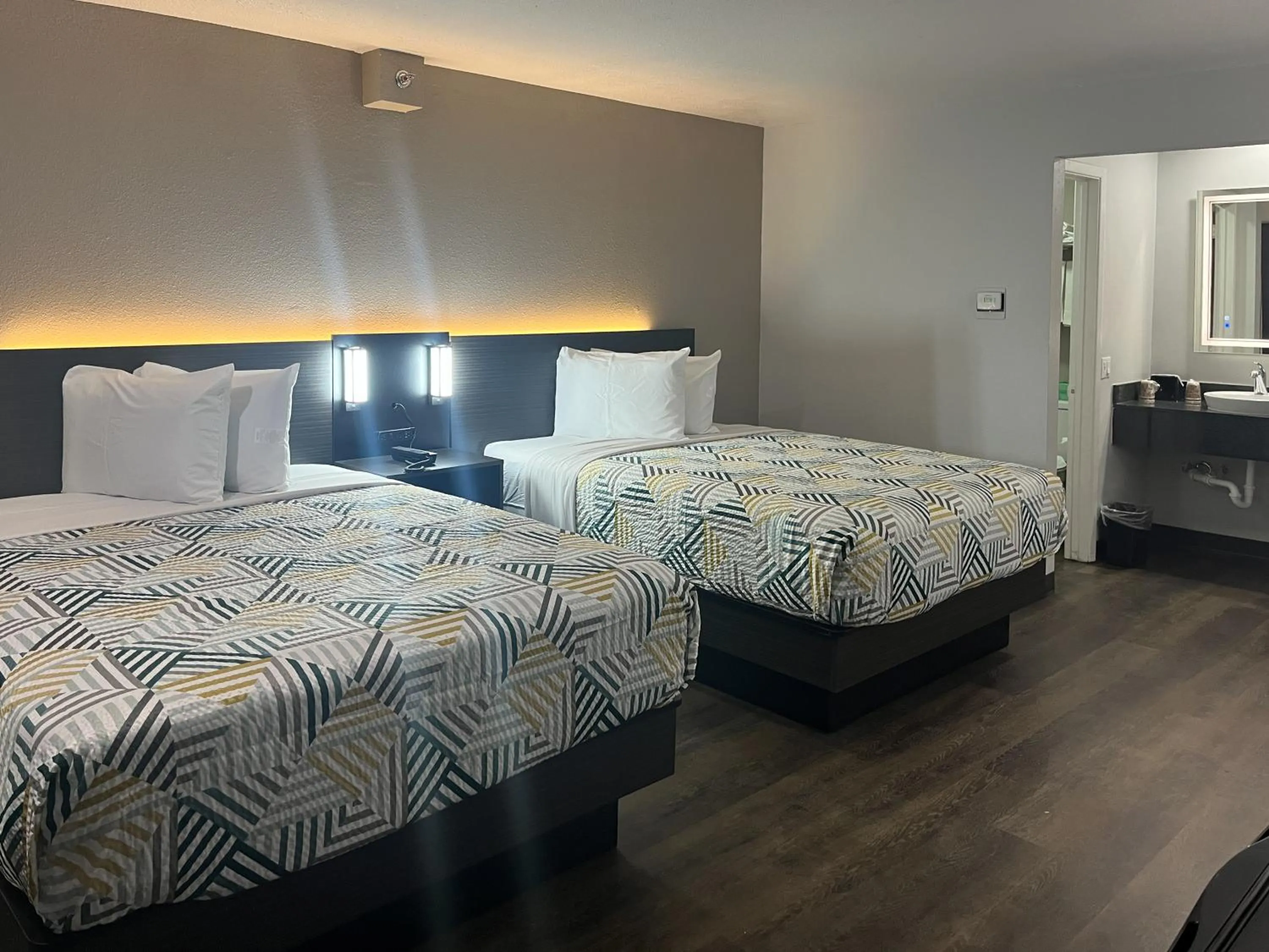 Photo of the whole room, Bed in Motel 6 Dumas, TX