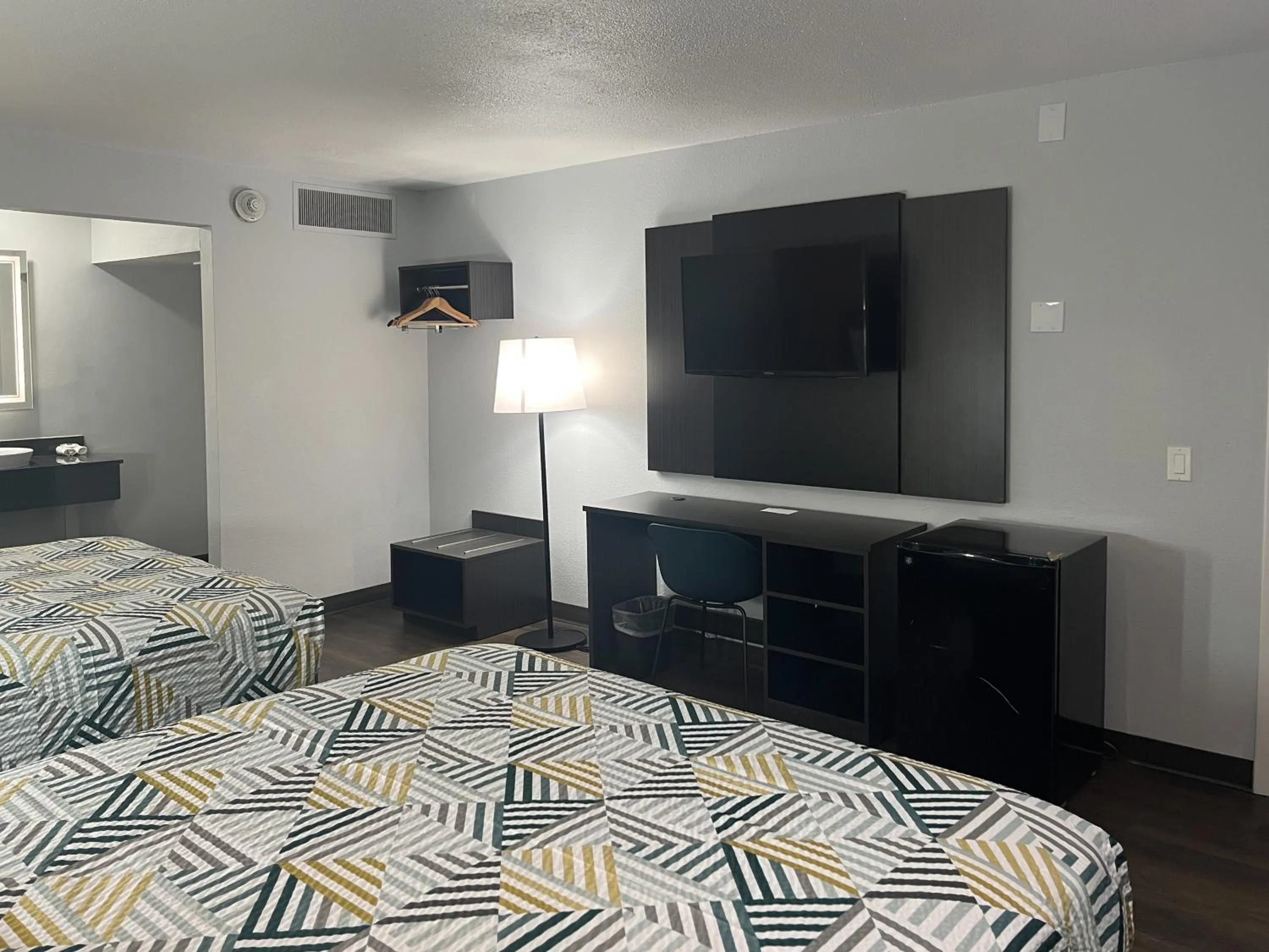 Photo of the whole room, Bed in Motel 6 Dumas, TX