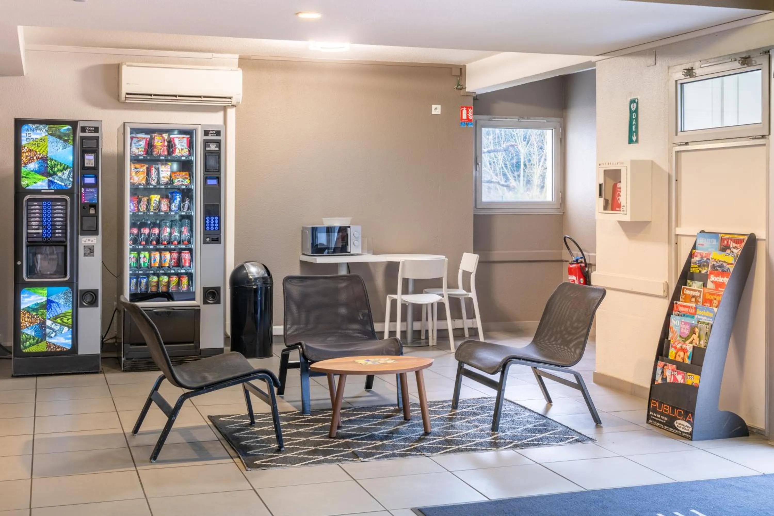 Lobby or reception in Premiere Classe Bordeaux Nord - Lac