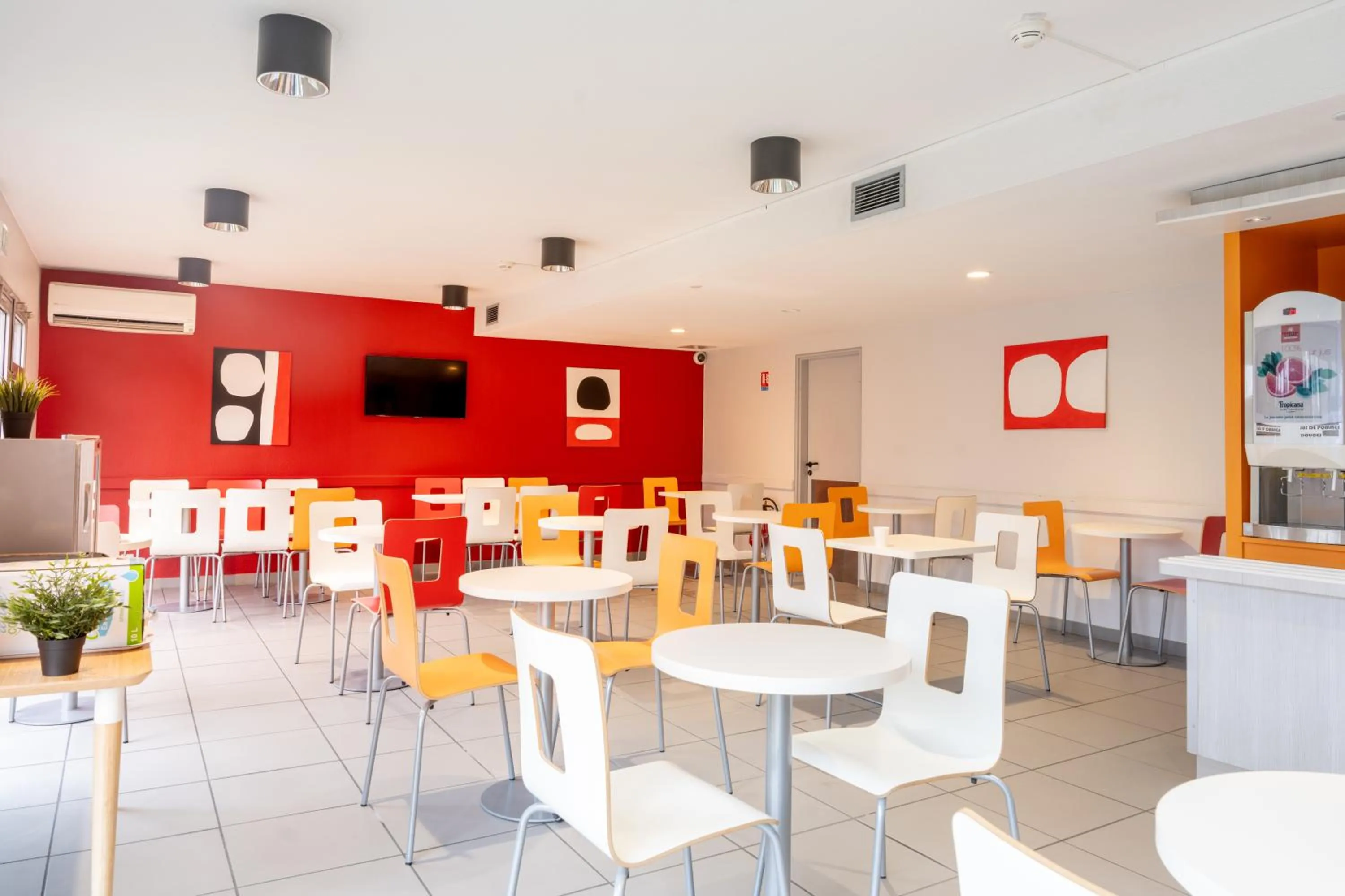 Buffet breakfast in Premiere Classe Bordeaux Nord - Lac