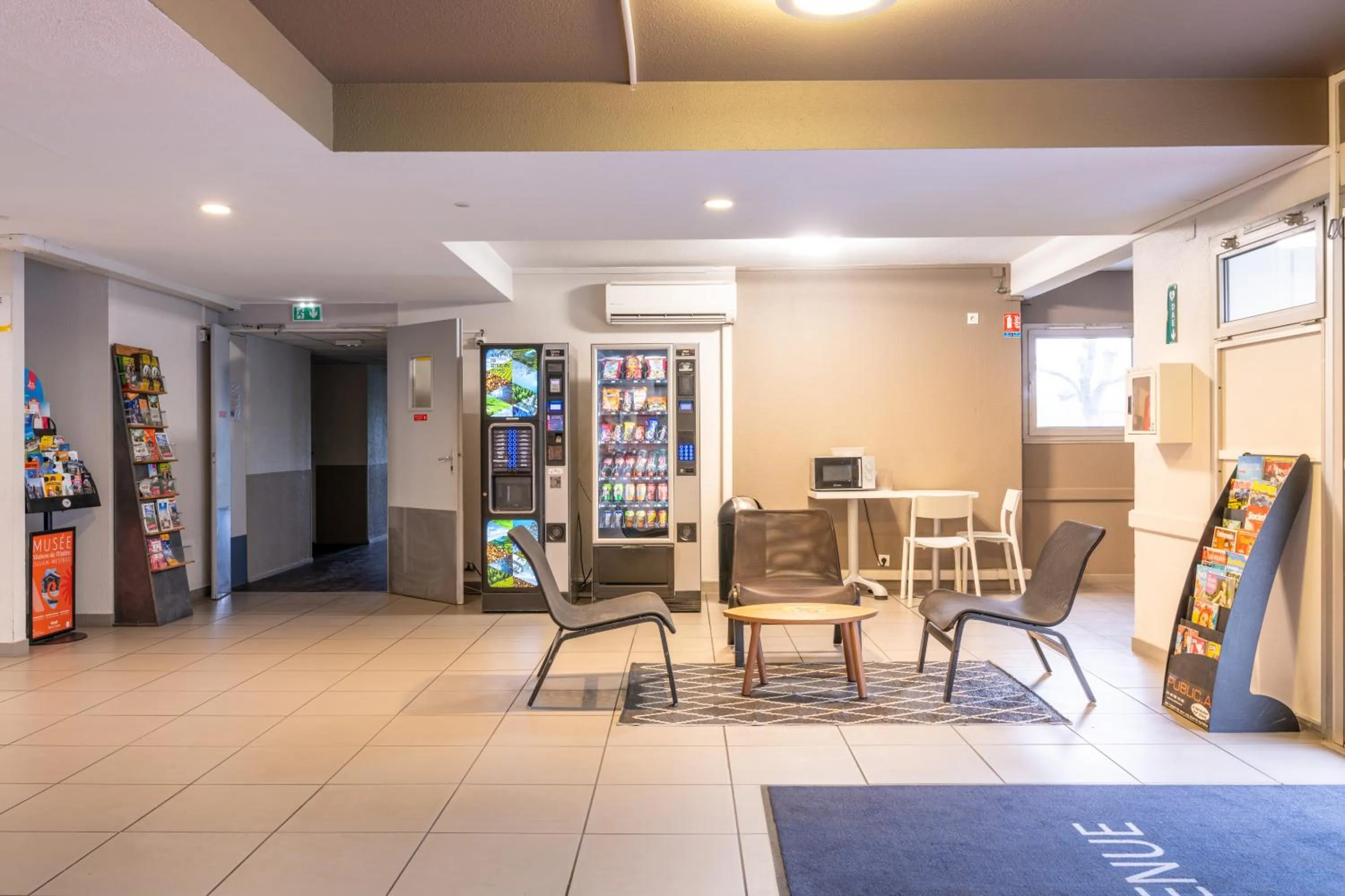 Lobby or reception in Premiere Classe Bordeaux Nord - Lac