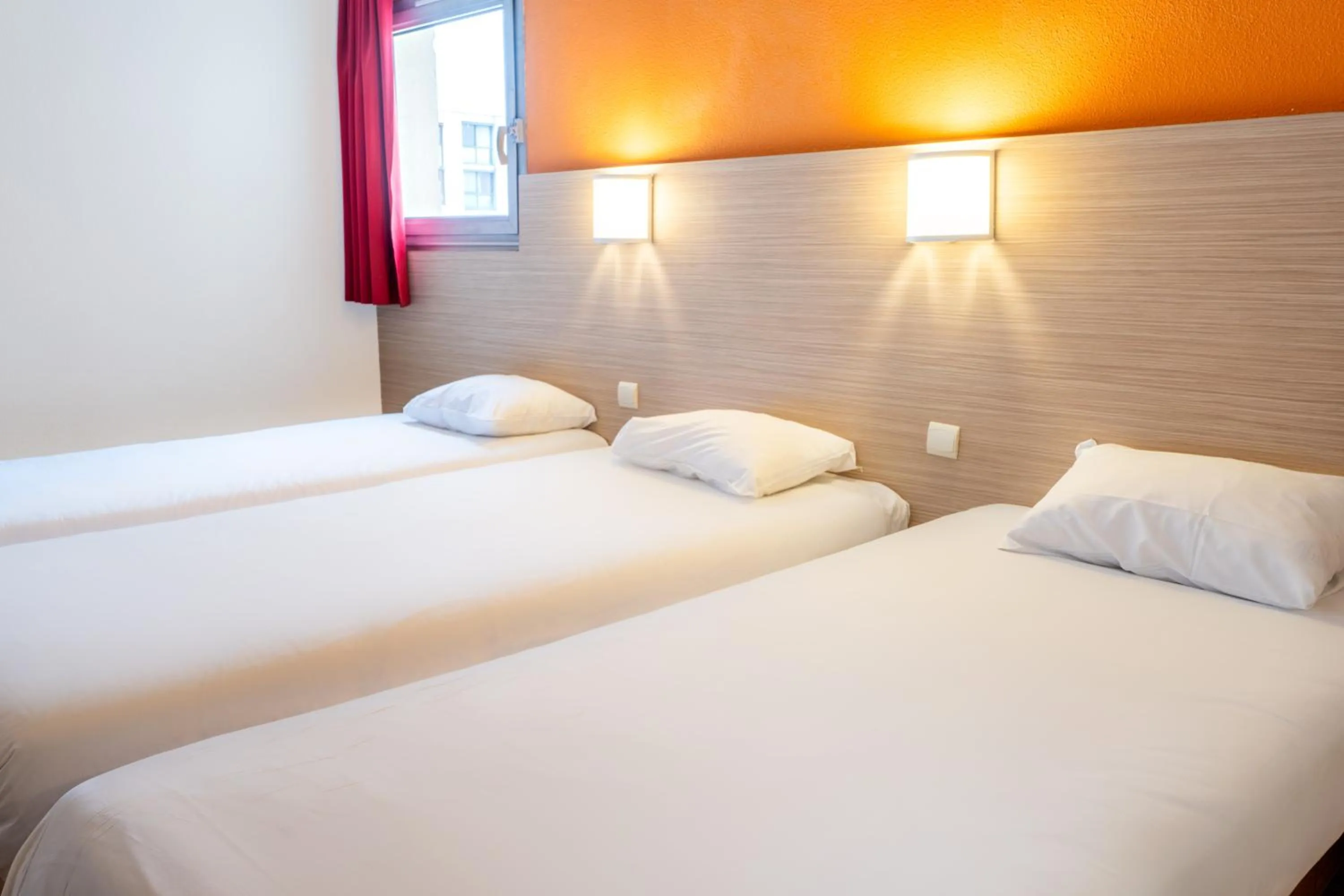 Bed in Premiere Classe Bordeaux Nord - Lac