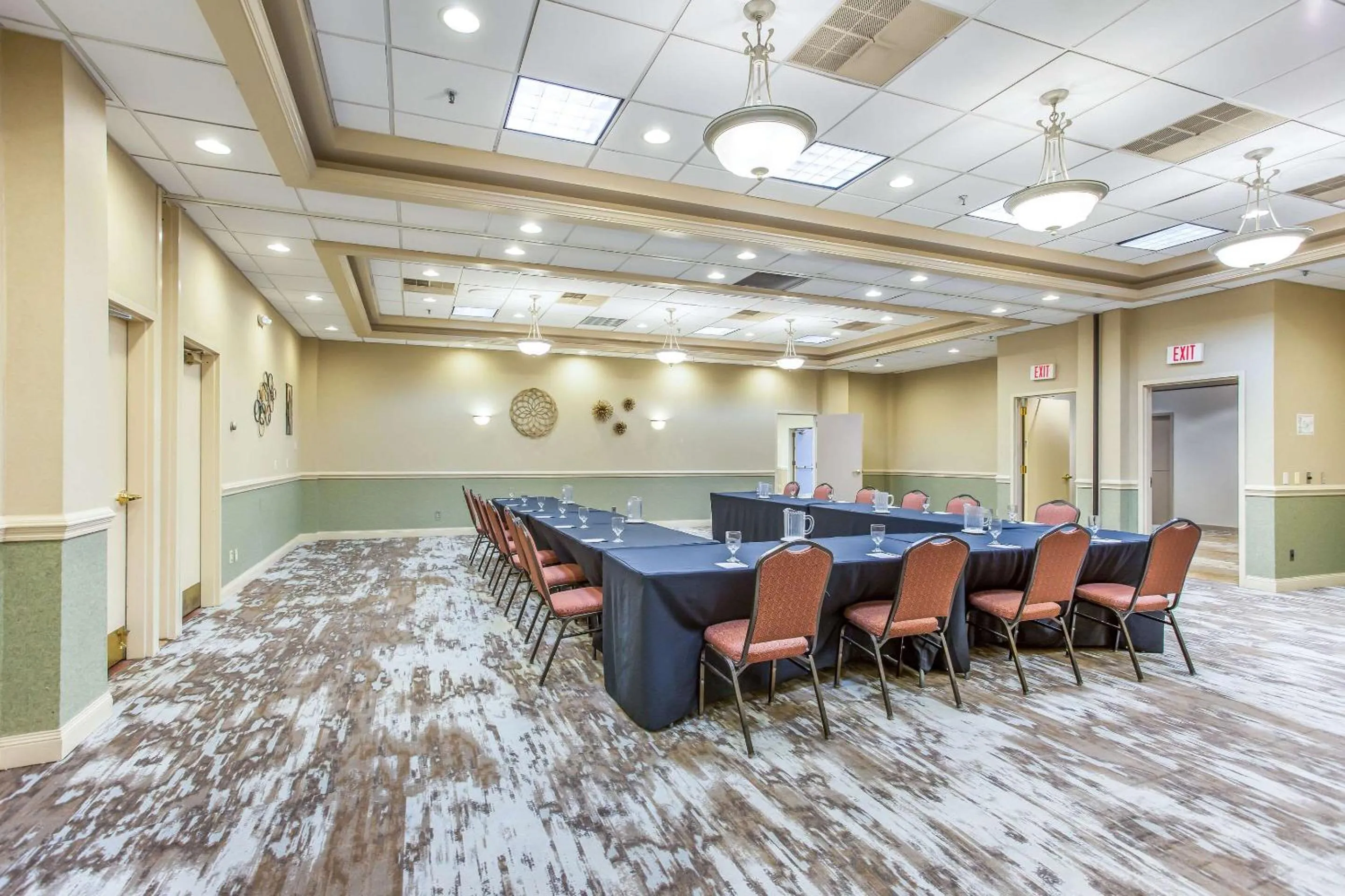 Meeting/conference room in Burrstone Inn, an Ascend Collection Hotel