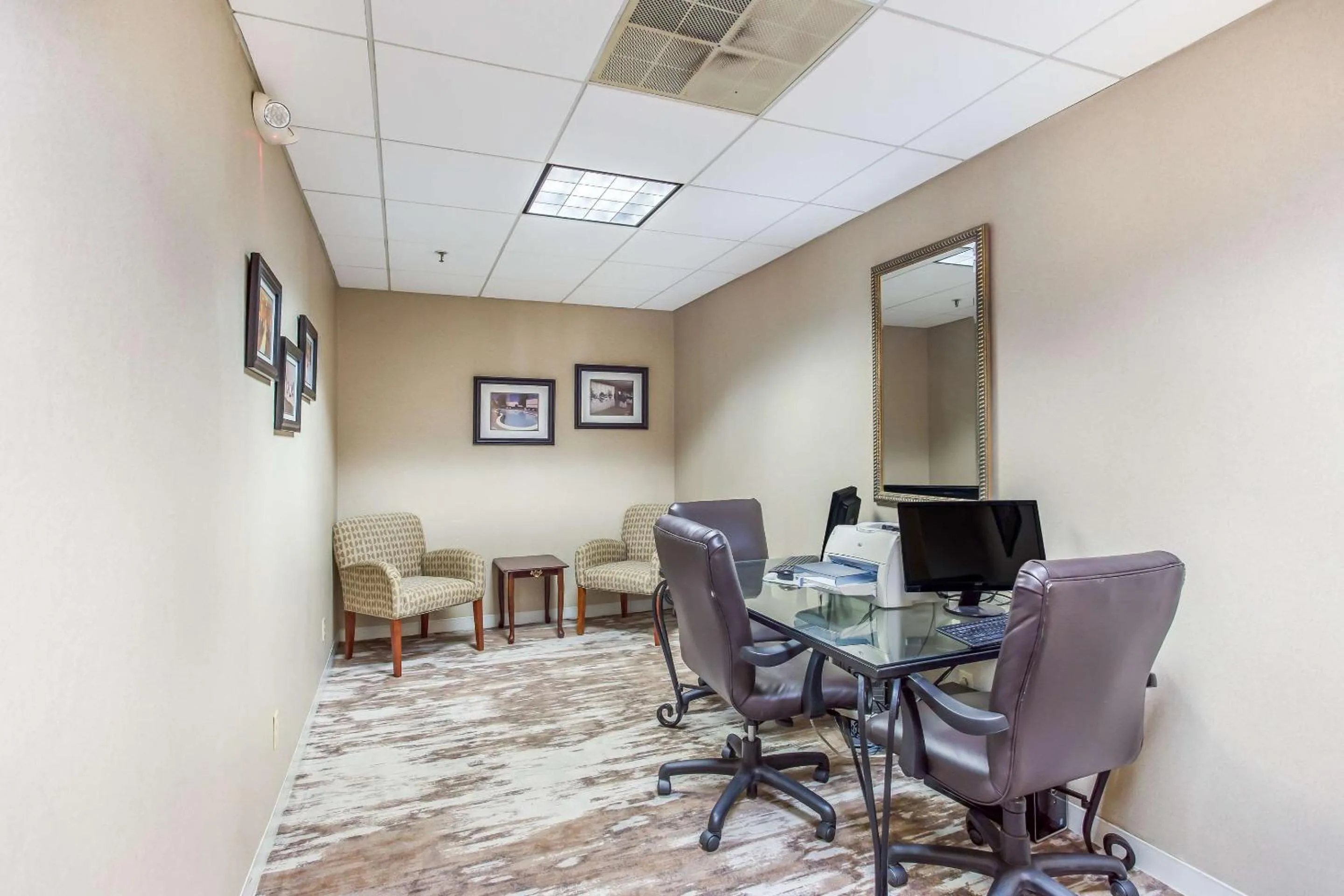 Business facilities in Burrstone Inn, an Ascend Collection Hotel