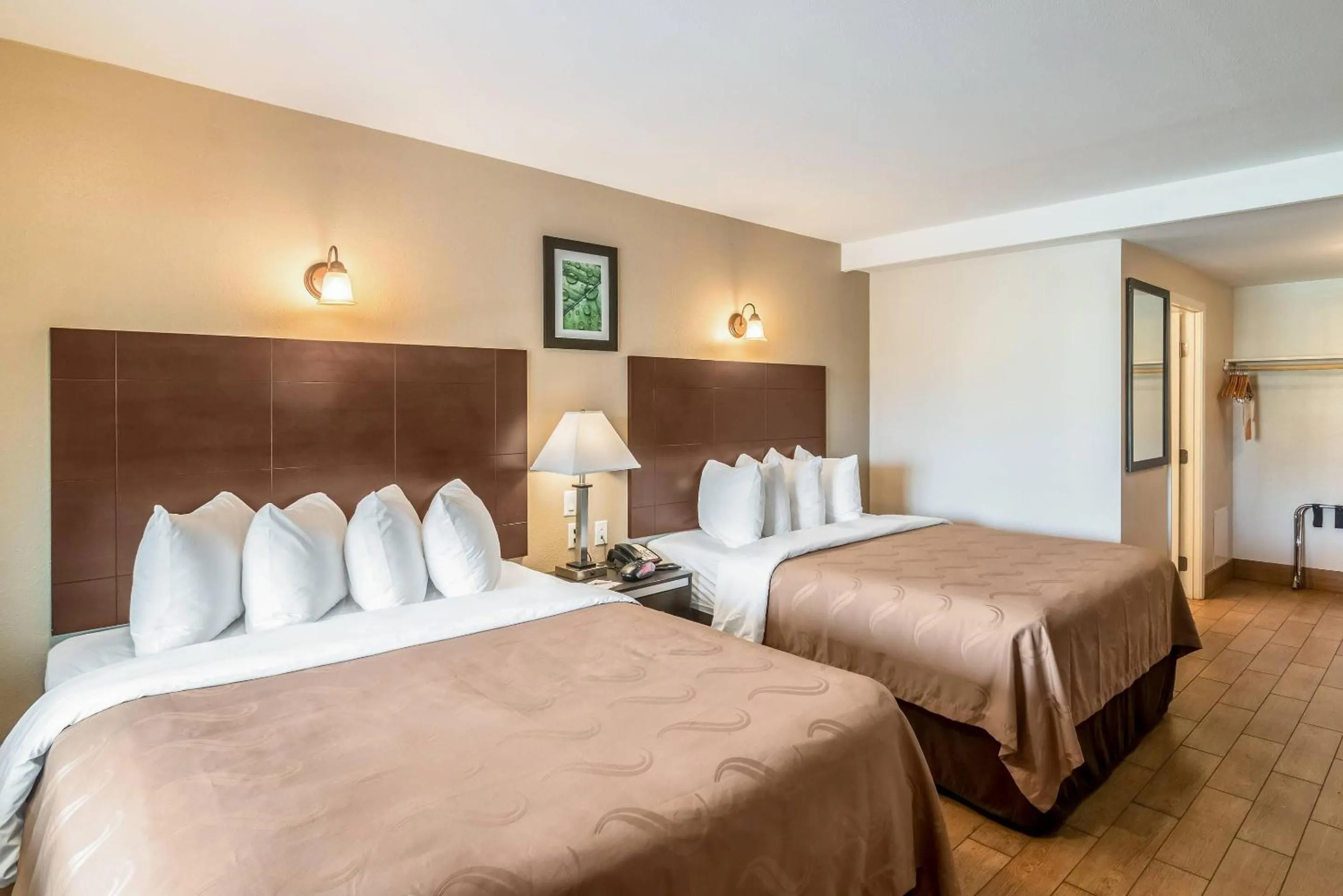 Bedroom, Bed in Quality Inn & Suites near Downtown Bakersfield