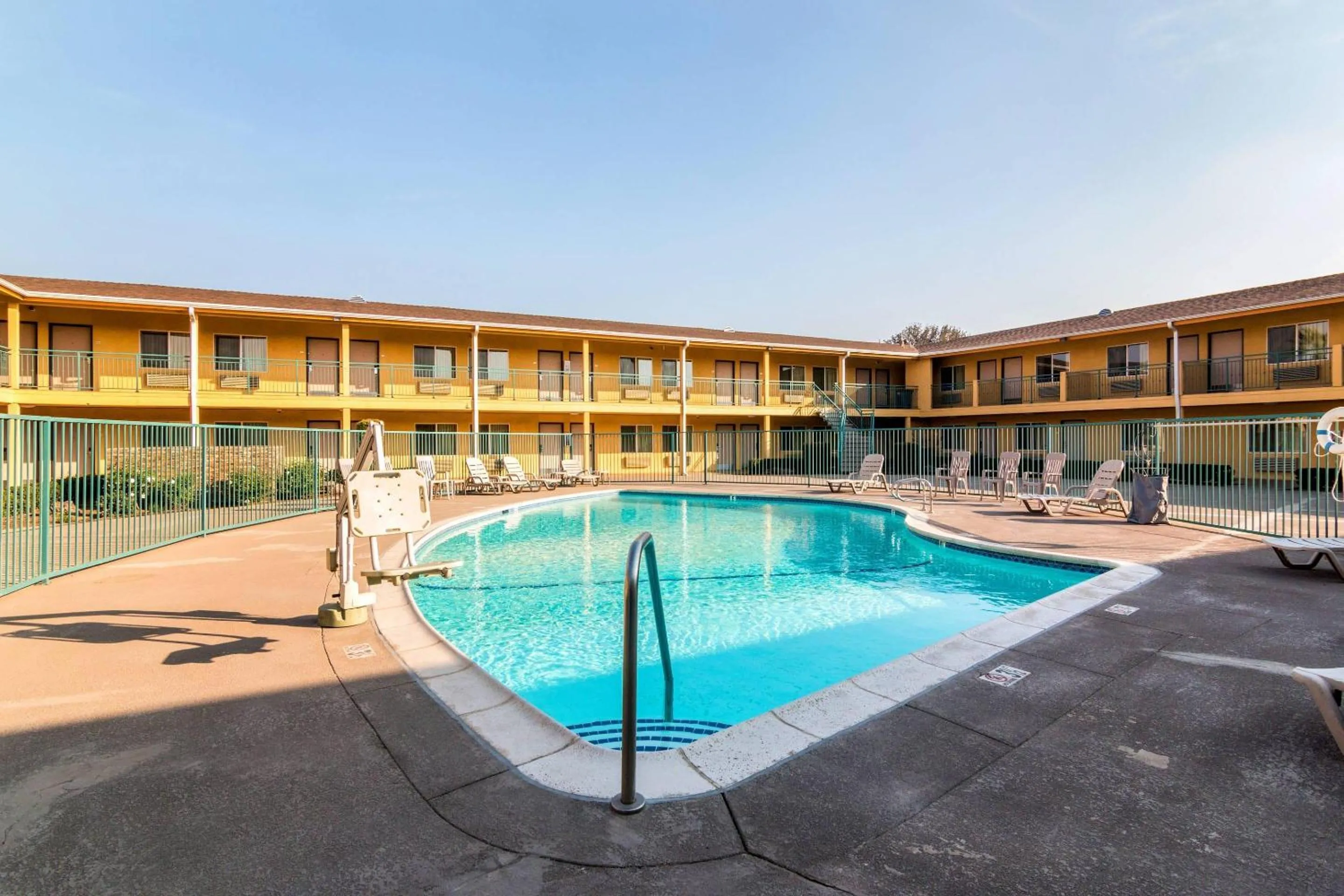 Swimming pool in Quality Inn & Suites near Downtown Bakersfield