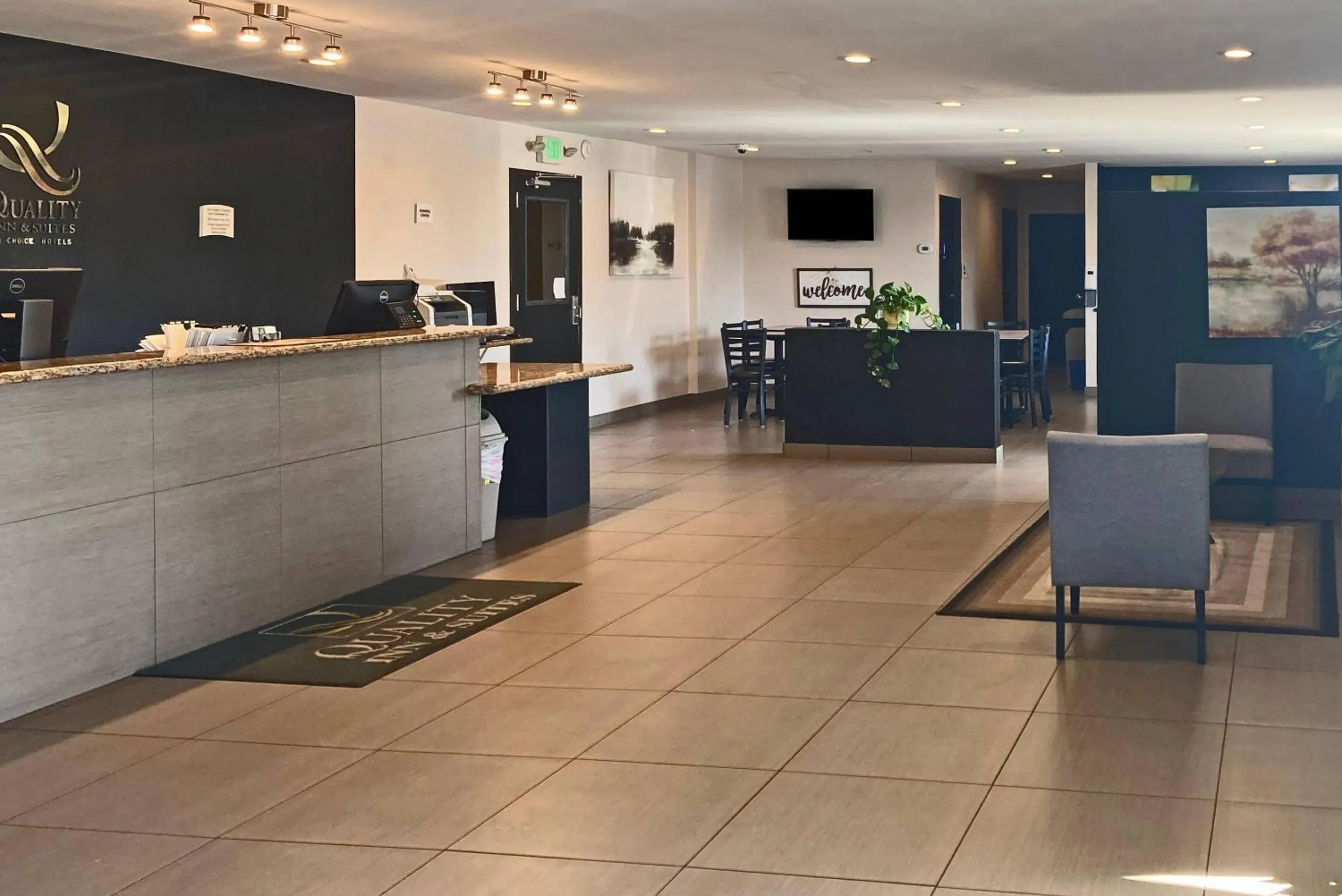 Lobby or reception in Quality Inn & Suites near Downtown Bakersfield