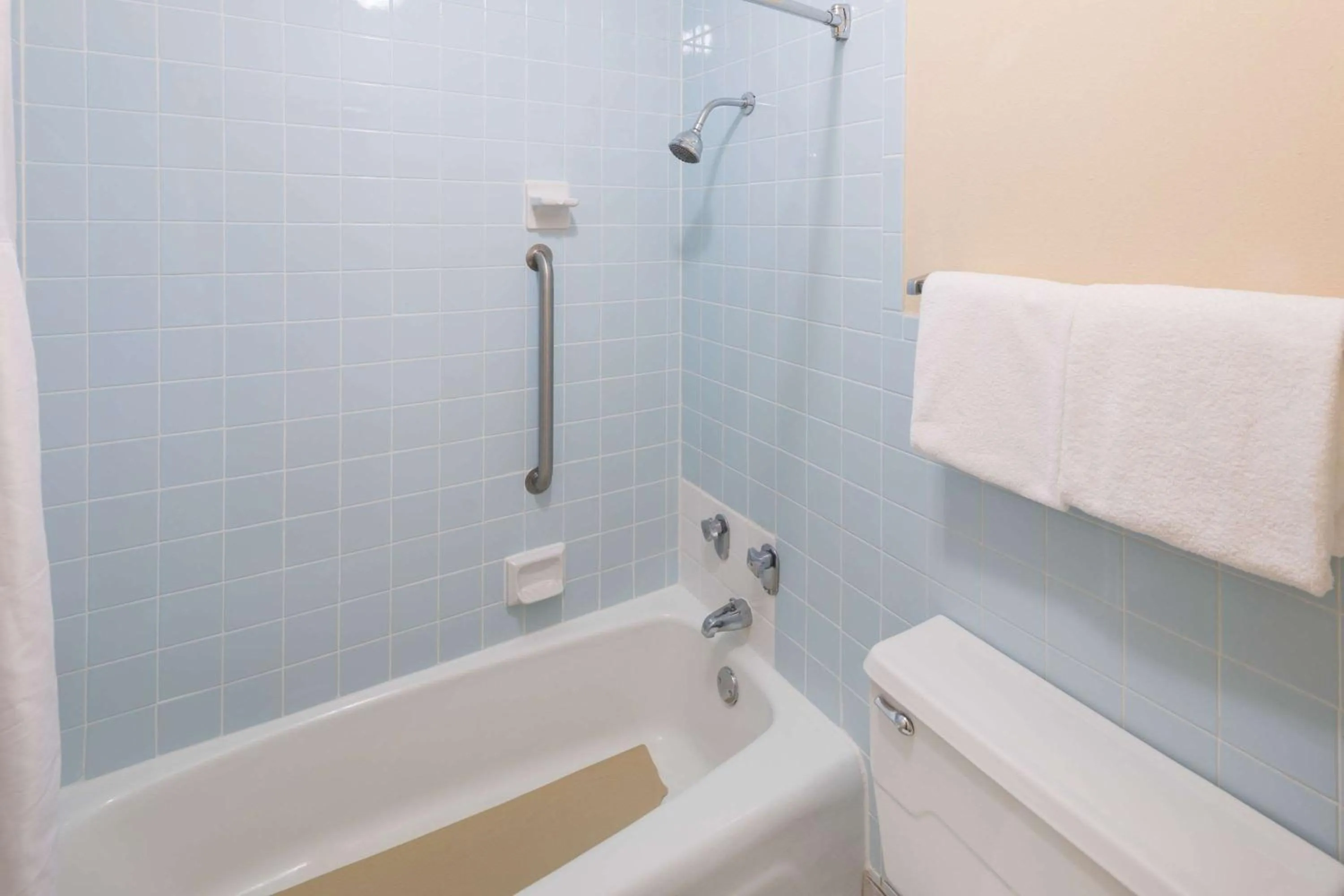 Bathroom in Super 8 by Wyndham Hope