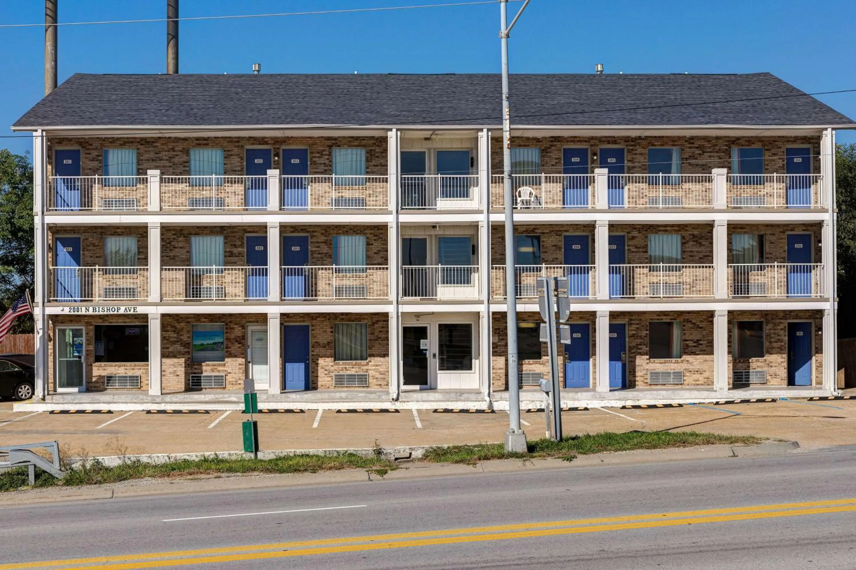 Property building in Motel 6-Rolla, MO