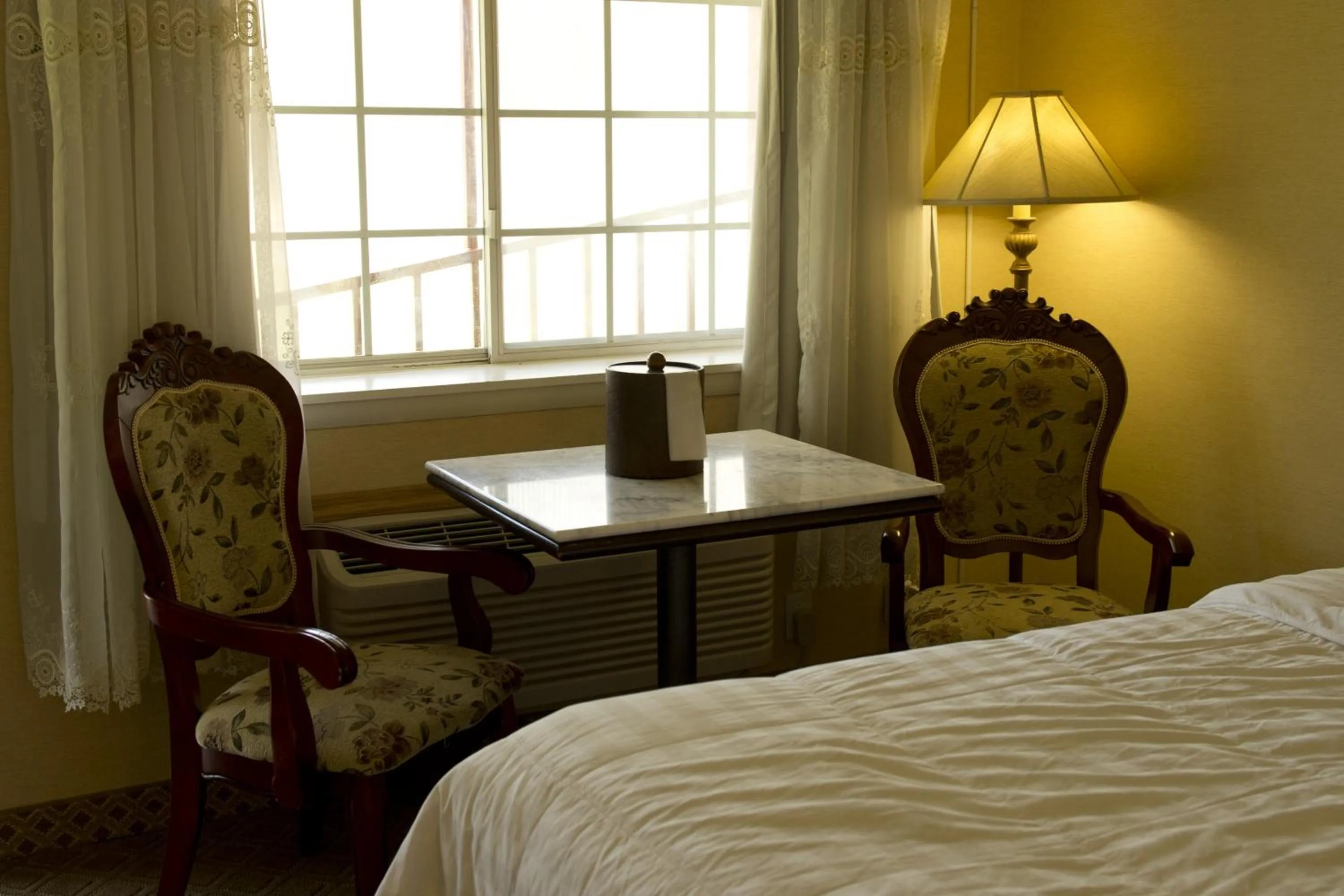 Seating area, Bed in Travelodge by Wyndham Ogallala