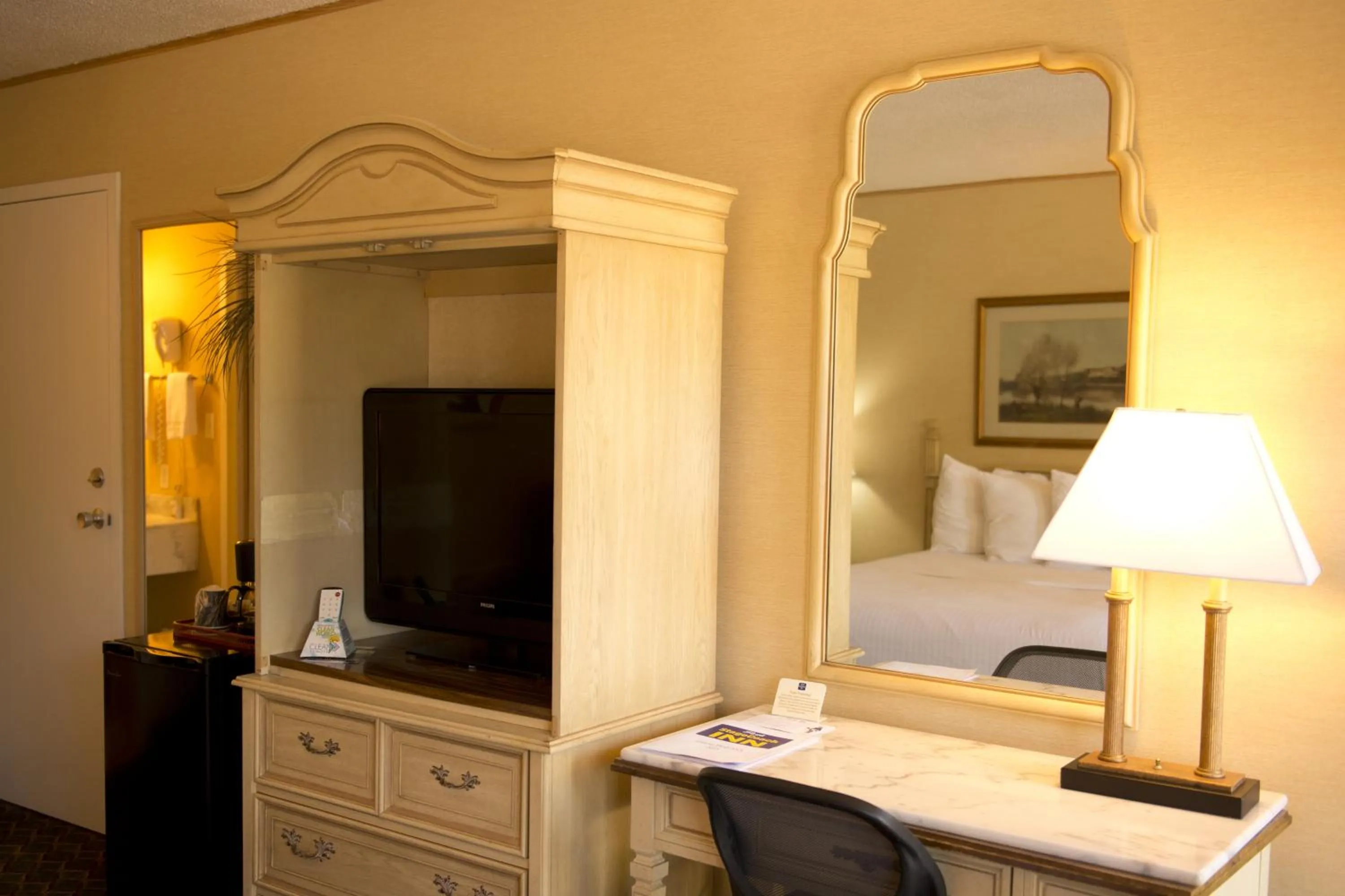 Communal lounge/ TV room in Travelodge by Wyndham Ogallala