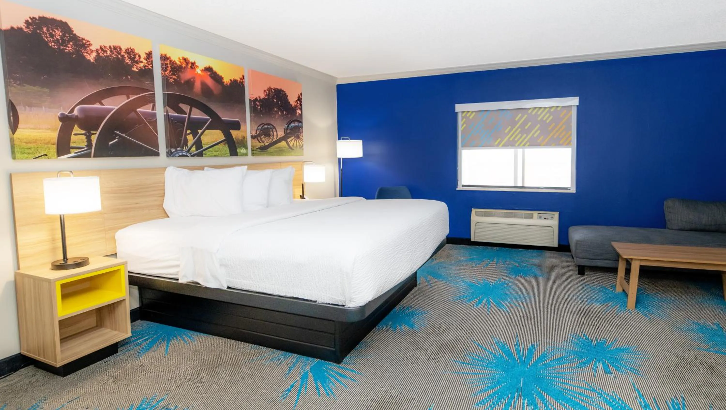 Bed in Days Inn by Wyndham Fort Smith