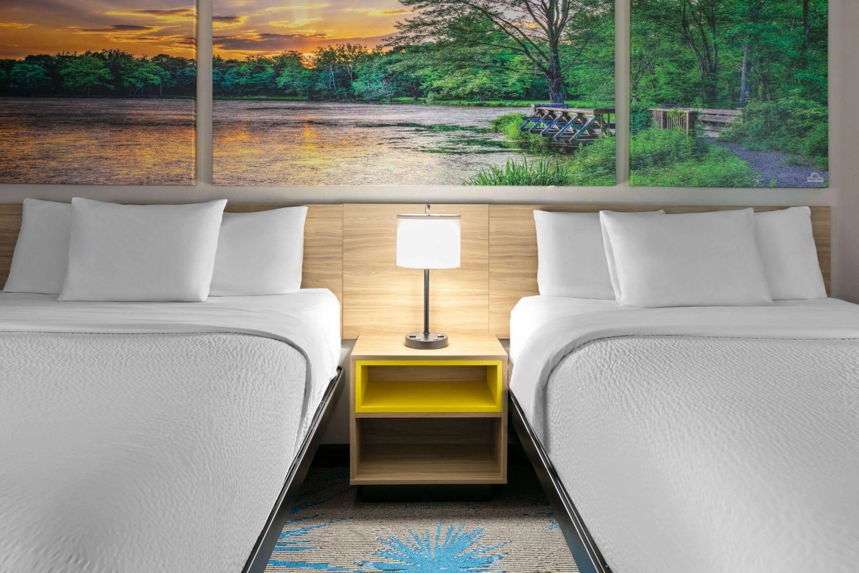 Photo of the whole room, Bed in Days Inn by Wyndham Fort Smith