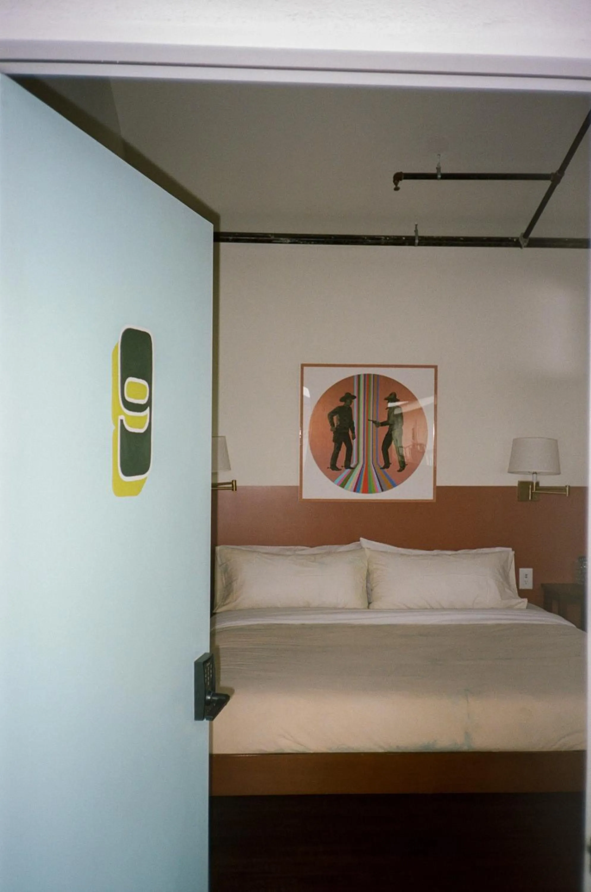 Photo of the whole room in Mellow Moon Lodge