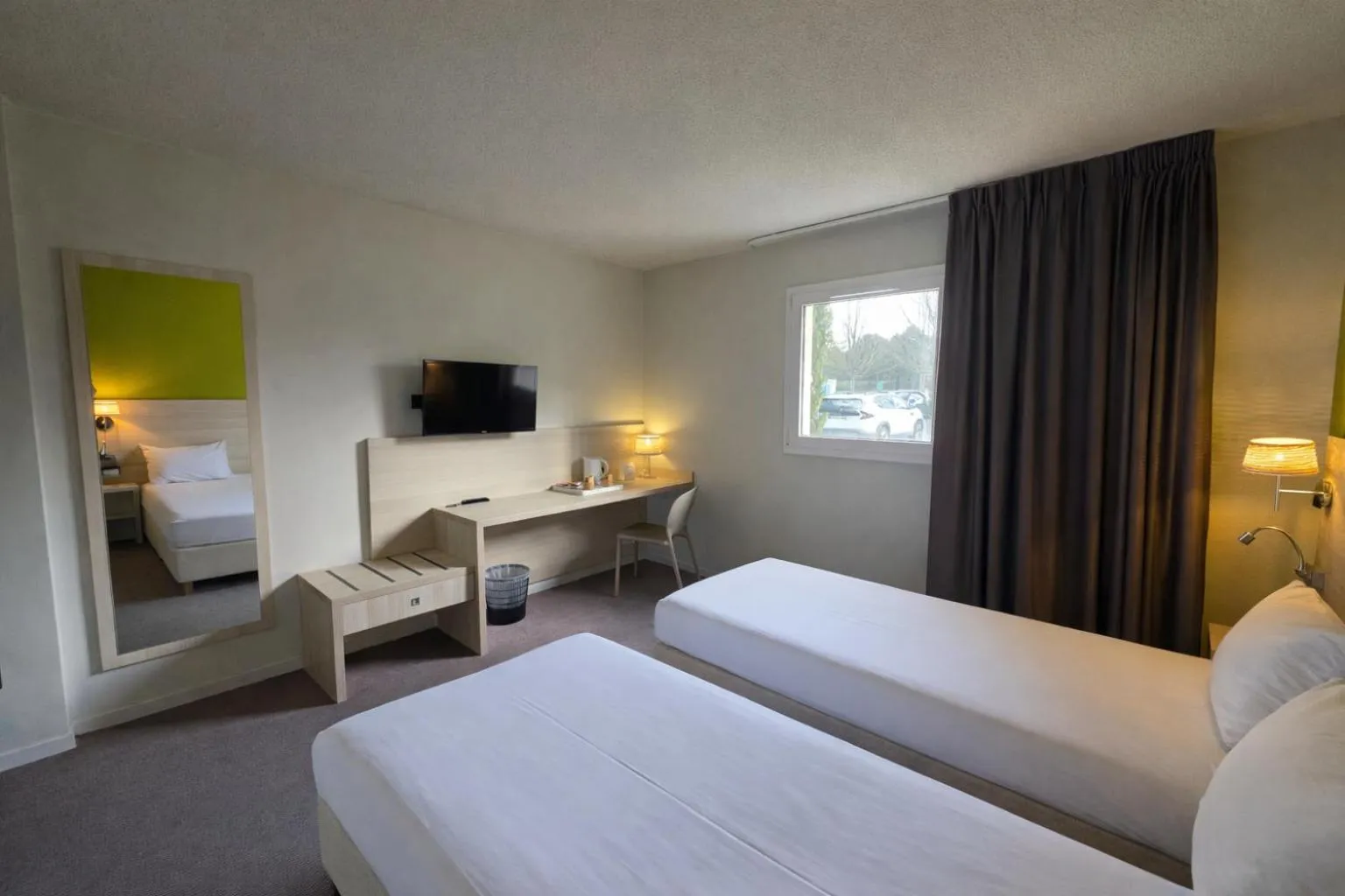 Bedroom, Bed in The Originals City, Hôtel Les Bruyères, Dax Nord
