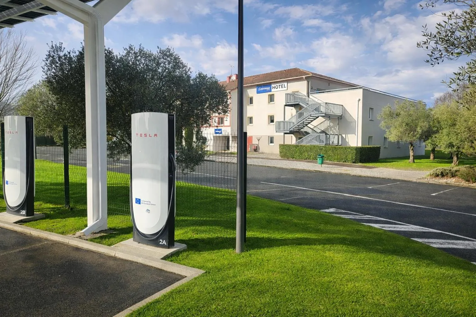 Parking in The Originals City, Hôtel Les Bruyères, Dax Nord