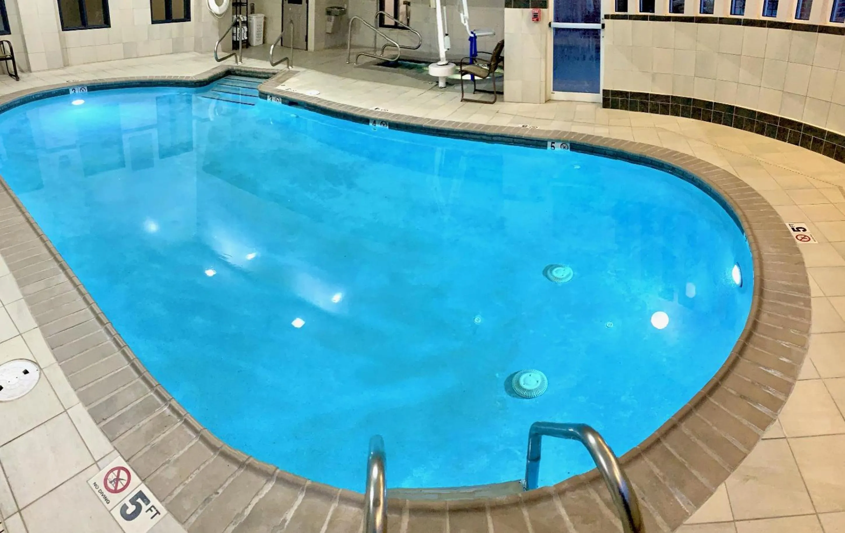 Swimming pool in Country Inn & Suites by Radisson, Potomac Mills Woodbridge, VA